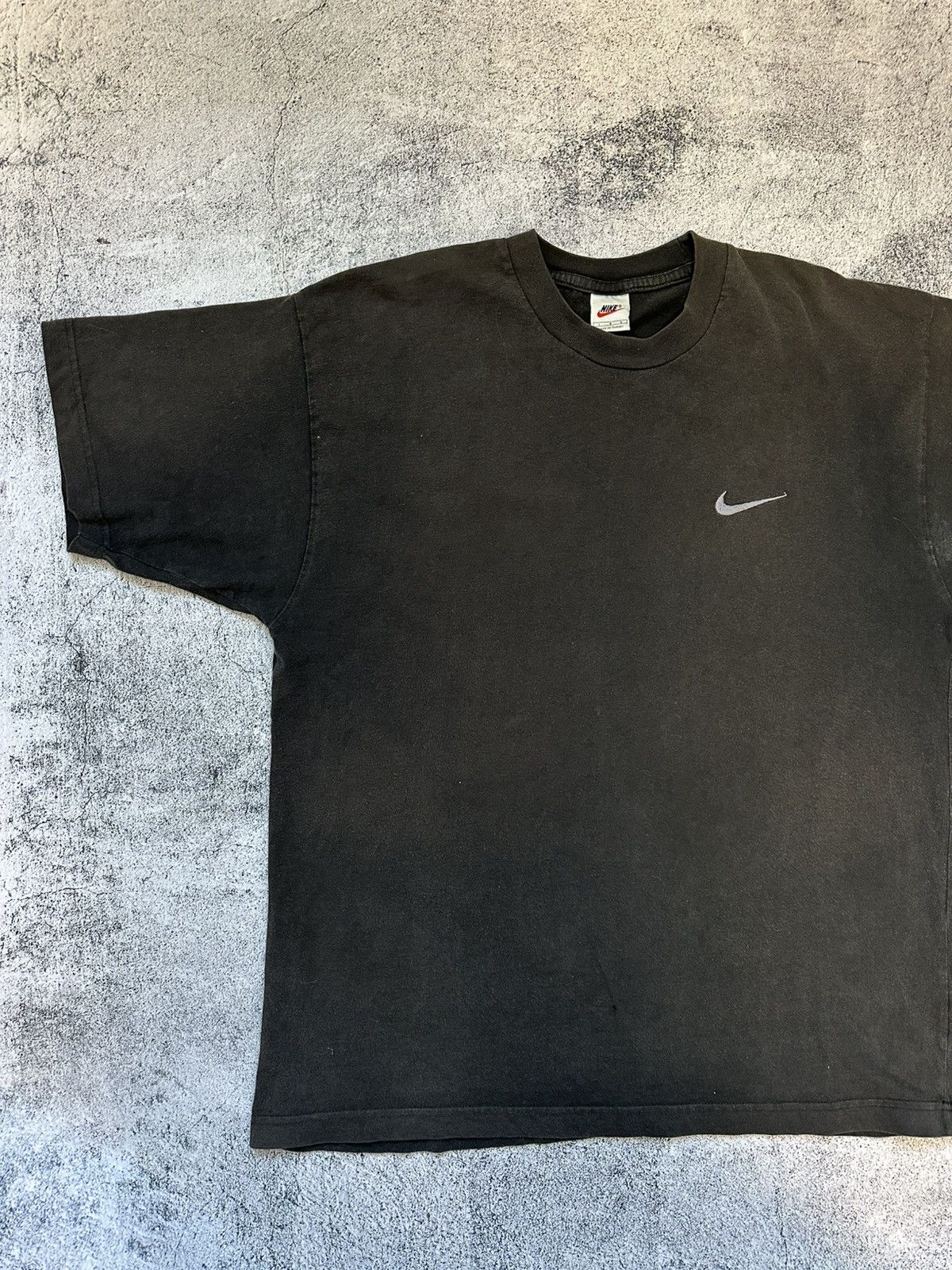 Nike Vintage Nike Gray Swoosh Logo T-shirt Fit Size US L / EU 52-54 / 3 - 2 Thumbnail