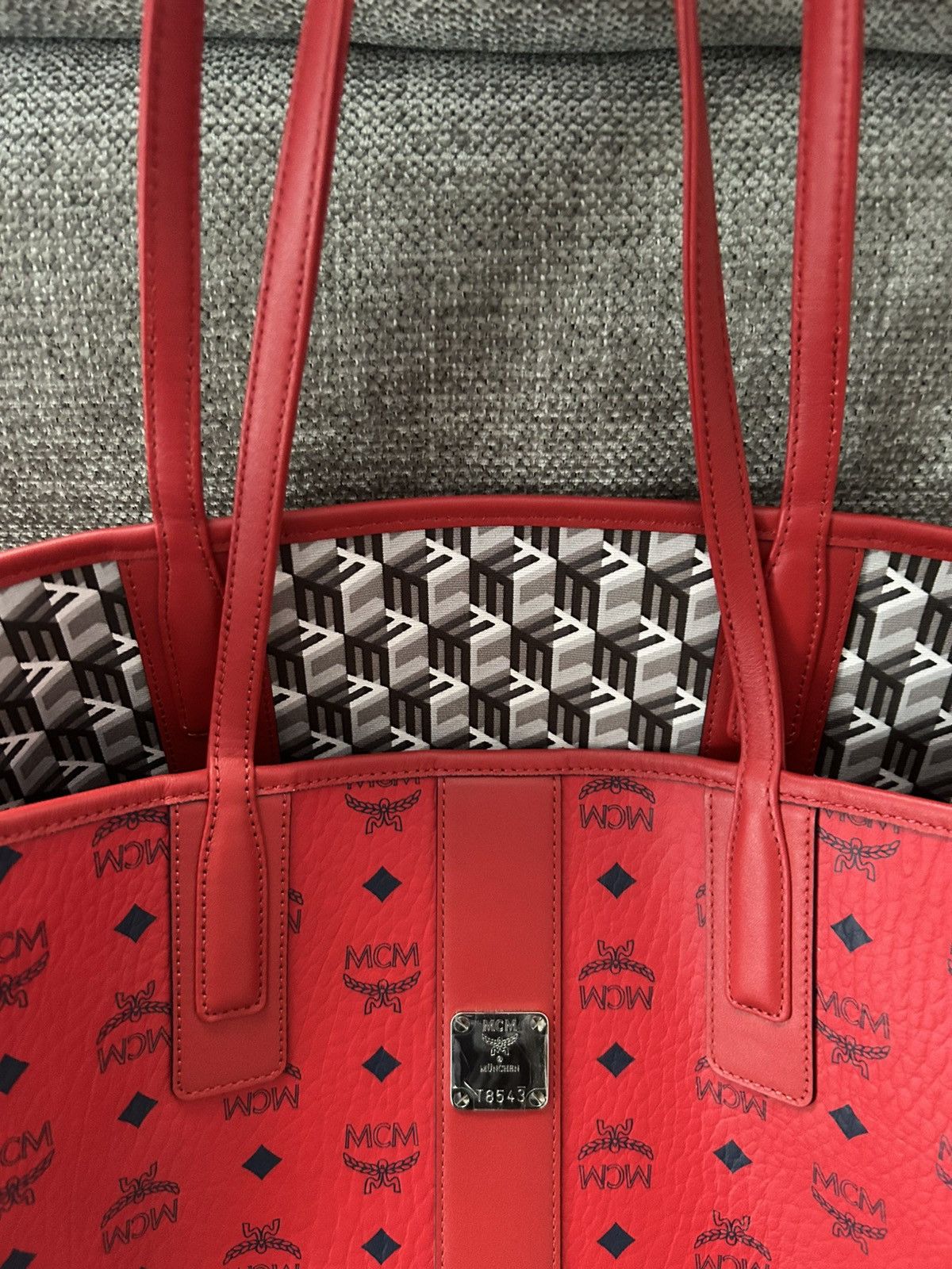 MCM Large Liz Reversible Shopper - Candy Red Size ONE SIZE - 11 Thumbnail
