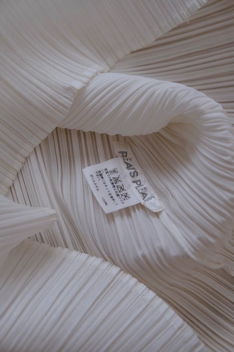 Issey Miyake Issey Miyake size:3 White pleated top Size L / US 10 / IT 46 - 4 Thumbnail