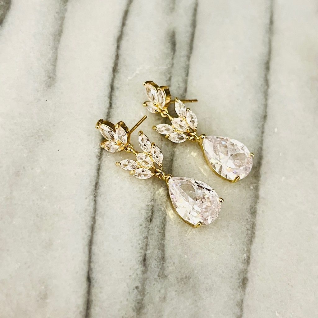 Vintage Vintage Clear Crystal Dangle Earrings Drop Style Teardrop Size ONE SIZE - 1 Thumbnail