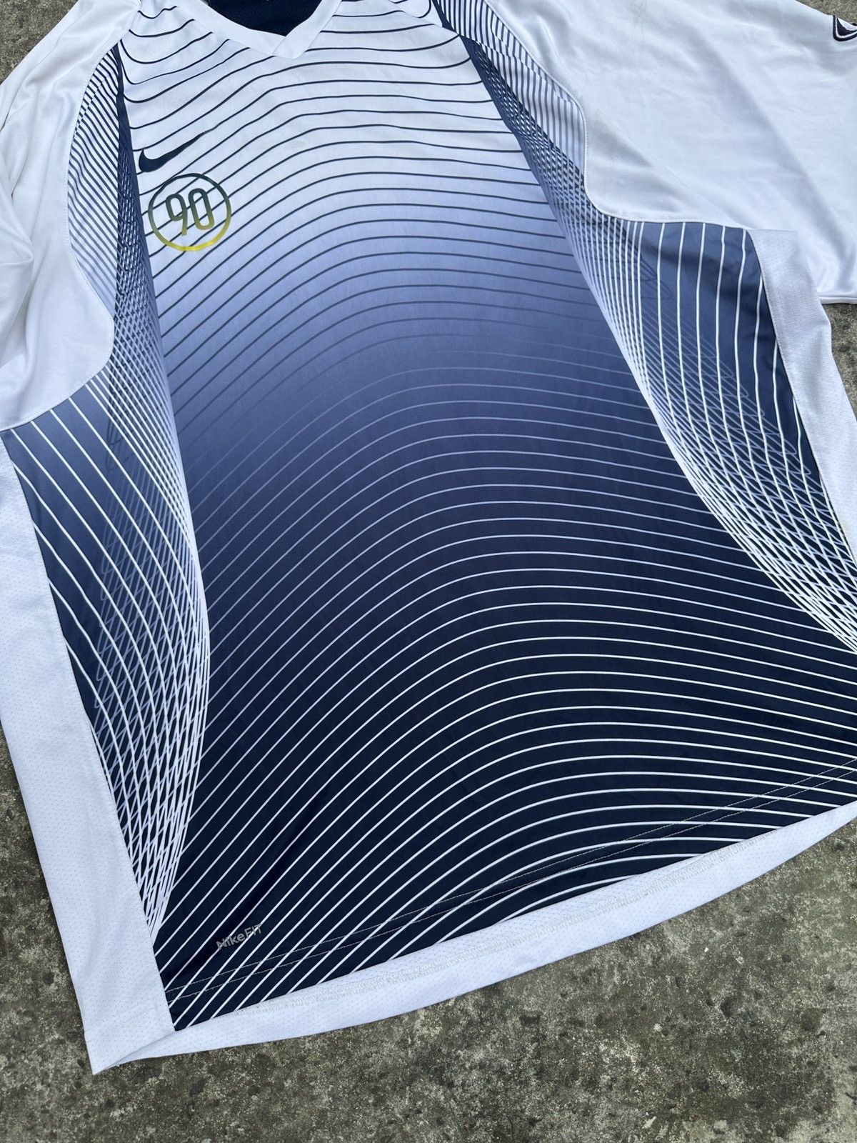 Nike Y2k vintage Total 90 Nike TN t-shirt Streetwear style rare Size US XL / EU 56 / 4 - 3 Thumbnail