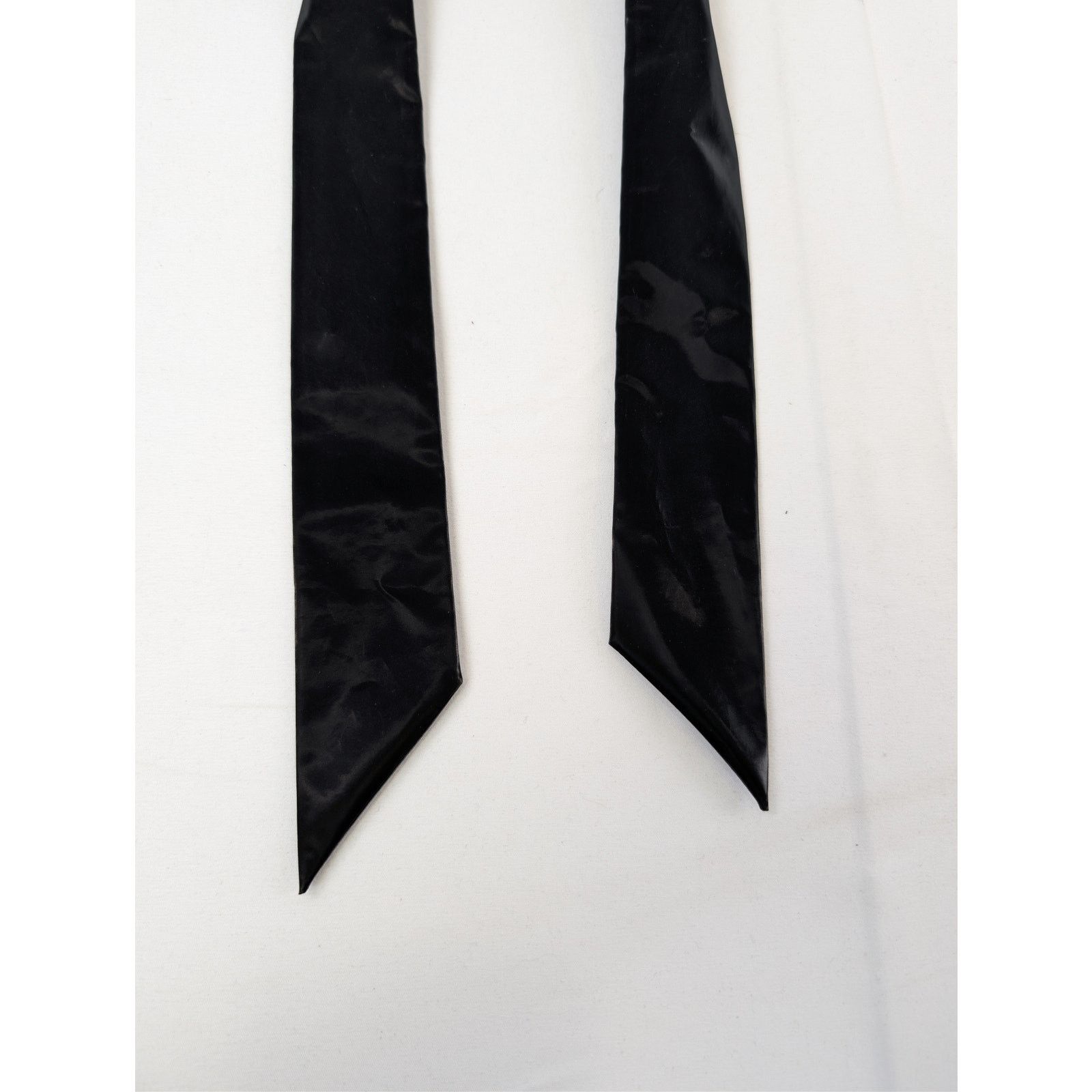 Saint Laurent Paris o1rshd1 Size: OS/ Satin Graduation Stole/Sash Tie in Black Size ONE SIZE - 4 Thumbnail