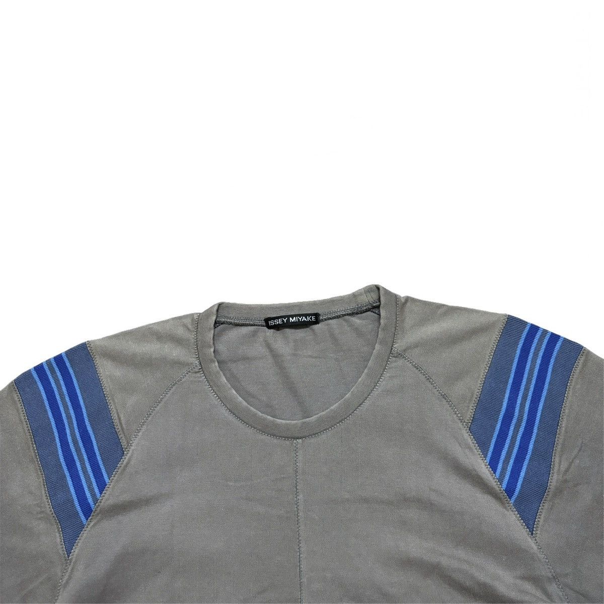 Issey Miyake S/S 2003 Issey Miyake Shoulder Patch Tee Size US L / EU 52-54 / 3 - 3 Thumbnail