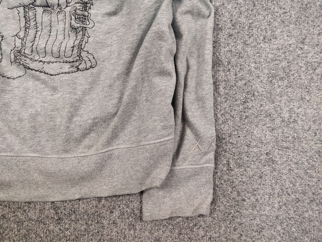 Uniqlo Uniqlo x Kaws Sesame Street Logo Gray Crew Chek Sweatshirt Size US L / EU 52-54 / 3 - 10 Thumbnail