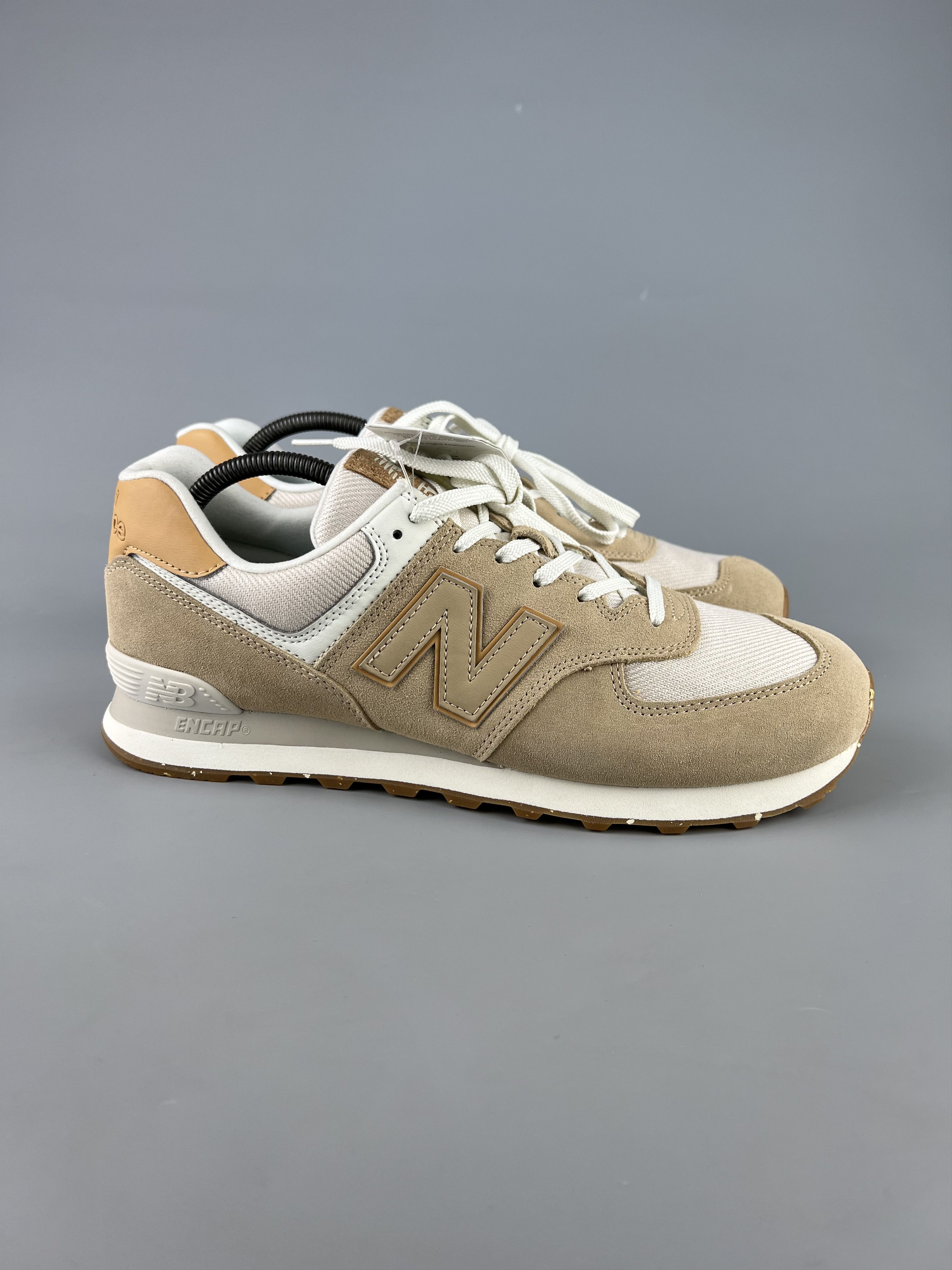 New Balance New Balance 574 Men's Beige Sneakers US11 UK10.5 EU45 Size US 11 / EU 44 - 1 Thumbnail
