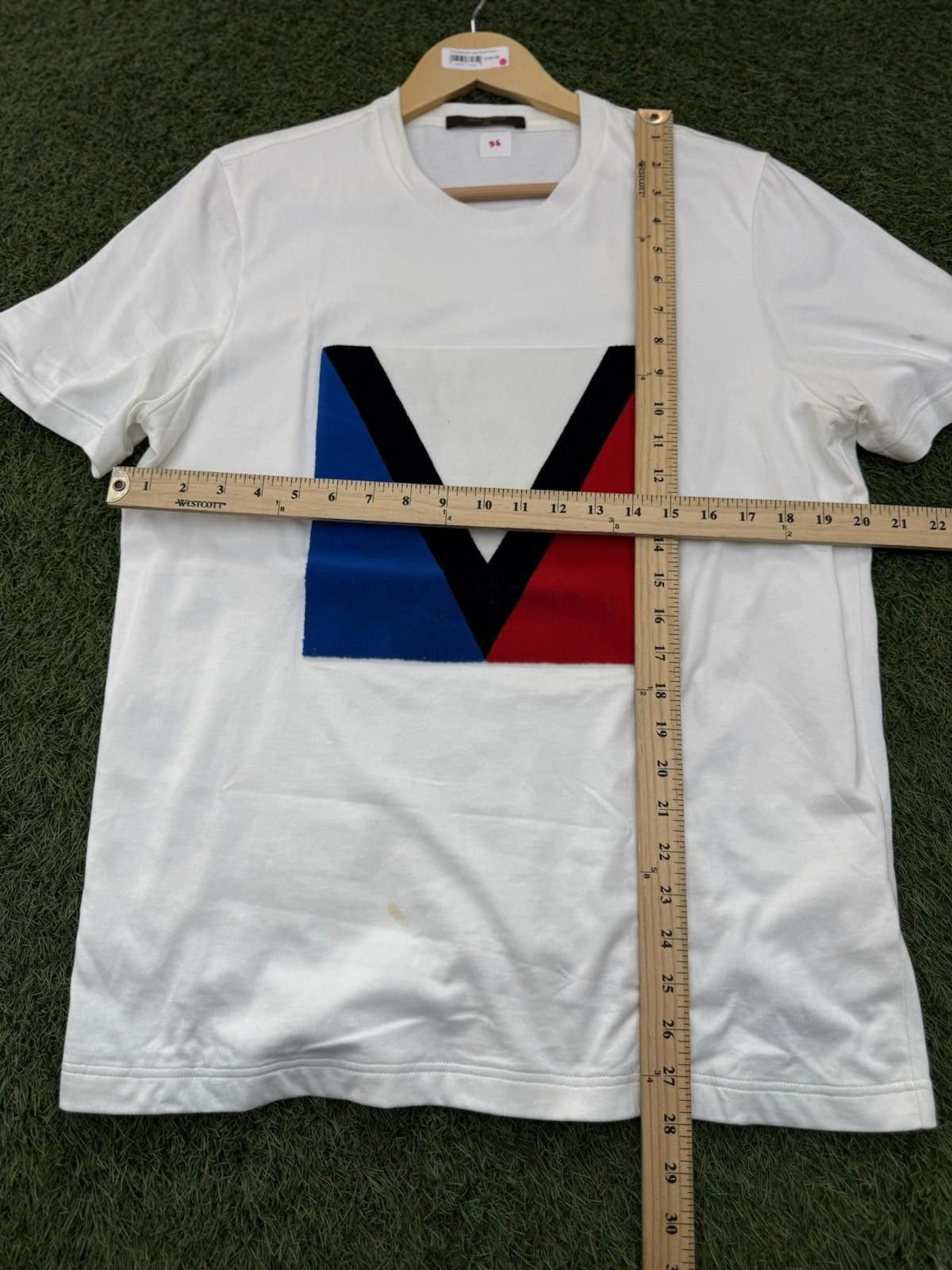 Louis Vuitton LOUIS VUITTON T-Shirt LV Tee Velvet Patch (Large) STAINS Size US L / EU 52-54 / 3 - 9 Thumbnail
