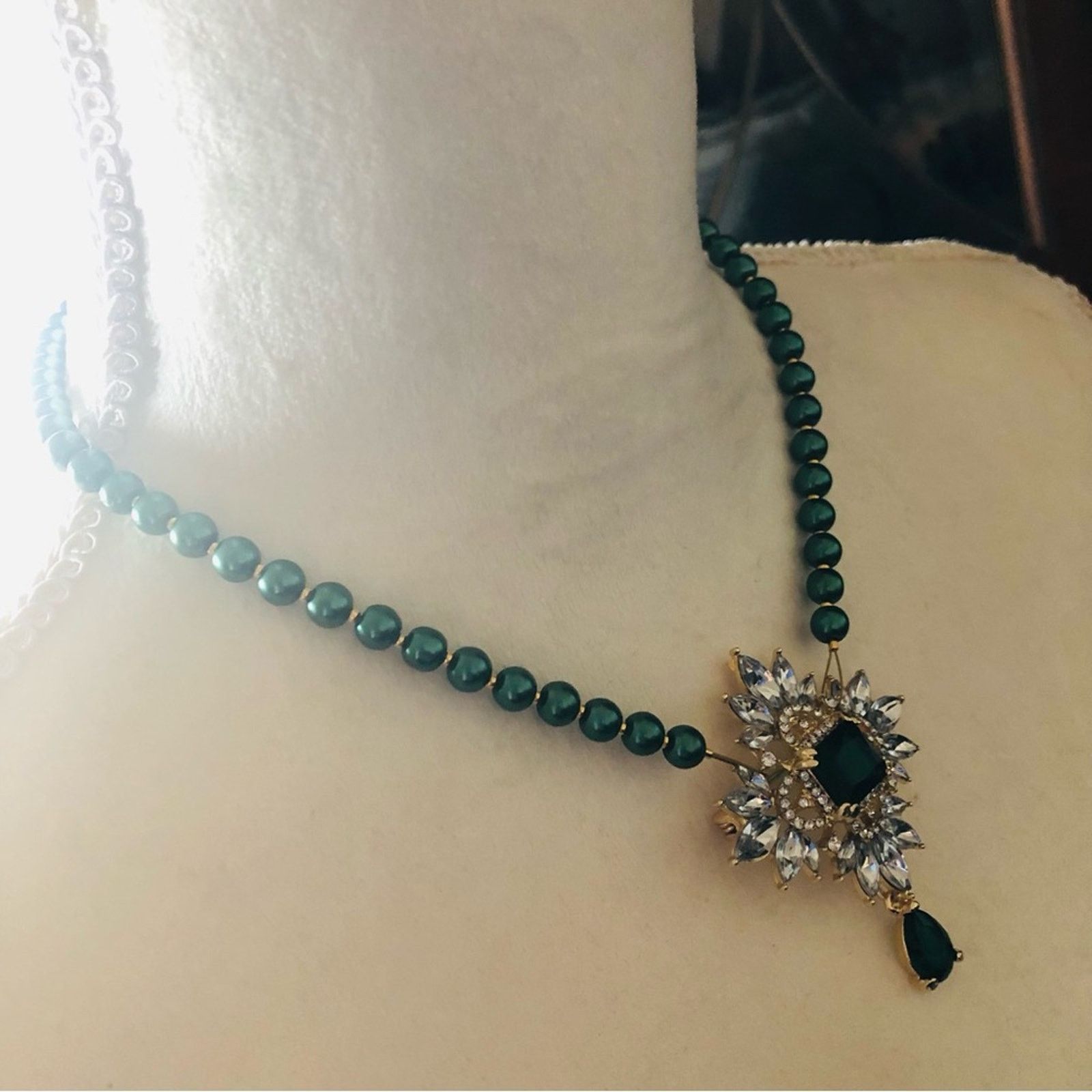 Handmade Handcrafted repurpose emerald cluster Pearl necklace Size ONE SIZE - 5 Thumbnail