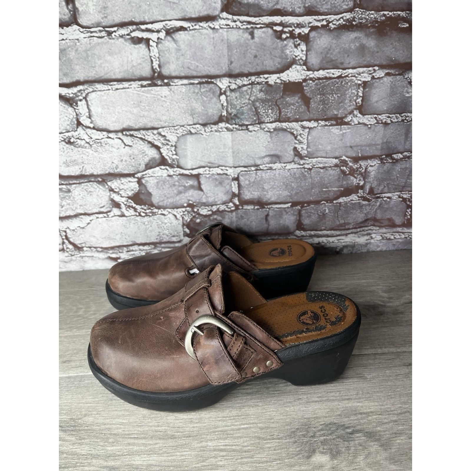 Crocs CROCS COBBLER Brown Leather Brass Buckle Heel Clogs Shoes Wo Size US 7 / IT 37 - 9 Thumbnail
