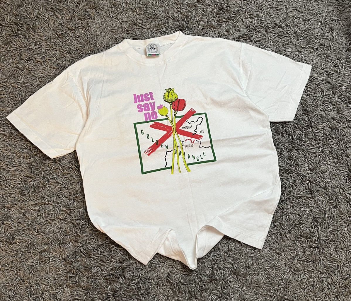Vintage 90s Rare "Golden Triangle" Anti-Drug Graphic Tee White Size US L / EU 52-54 / 3 - 1 Thumbnail