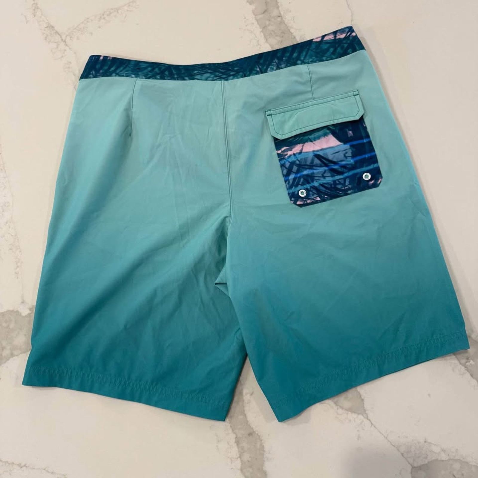 American Eagle Outfitters American Eagle Blue Ombré Swim Trunk Mens Large Board Shorts Size US 36 / EU 52 - 7 Thumbnail