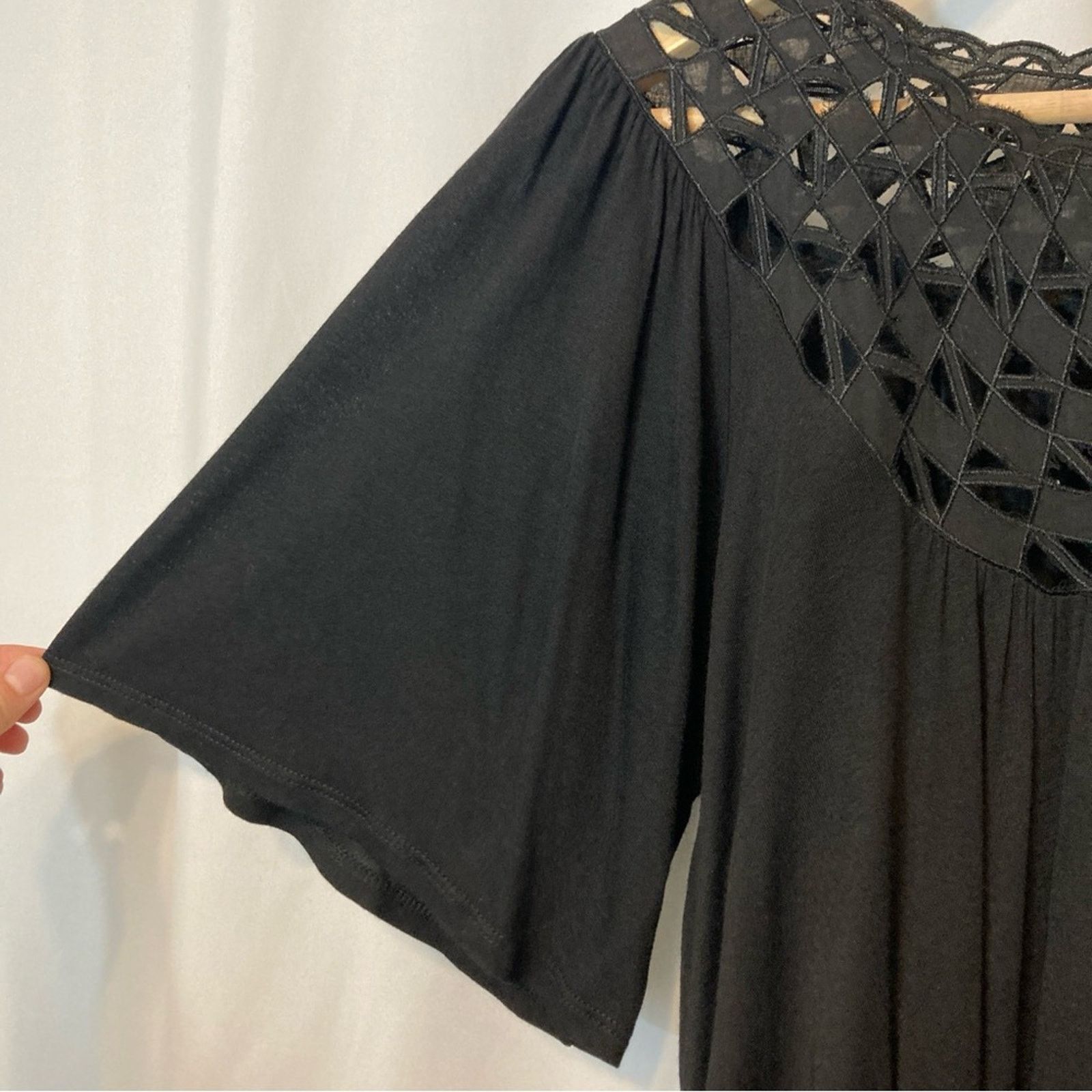 Other Bizz Black Cut Out Lace Scalloped Flutter Sleeve Blouse Top Size L / US 10 / IT 46 - 3 Thumbnail