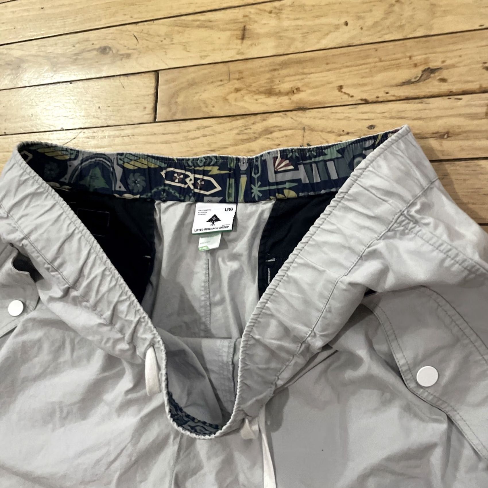 Vintage LRG Cargo Shorts Men 4XL Lifted Research Group Cat Graphic Gray 44x10 Regular Cotton Drawstring Pockets Logo Fashion Casual Streetwear Mens Size US 39 - 6 Thumbnail