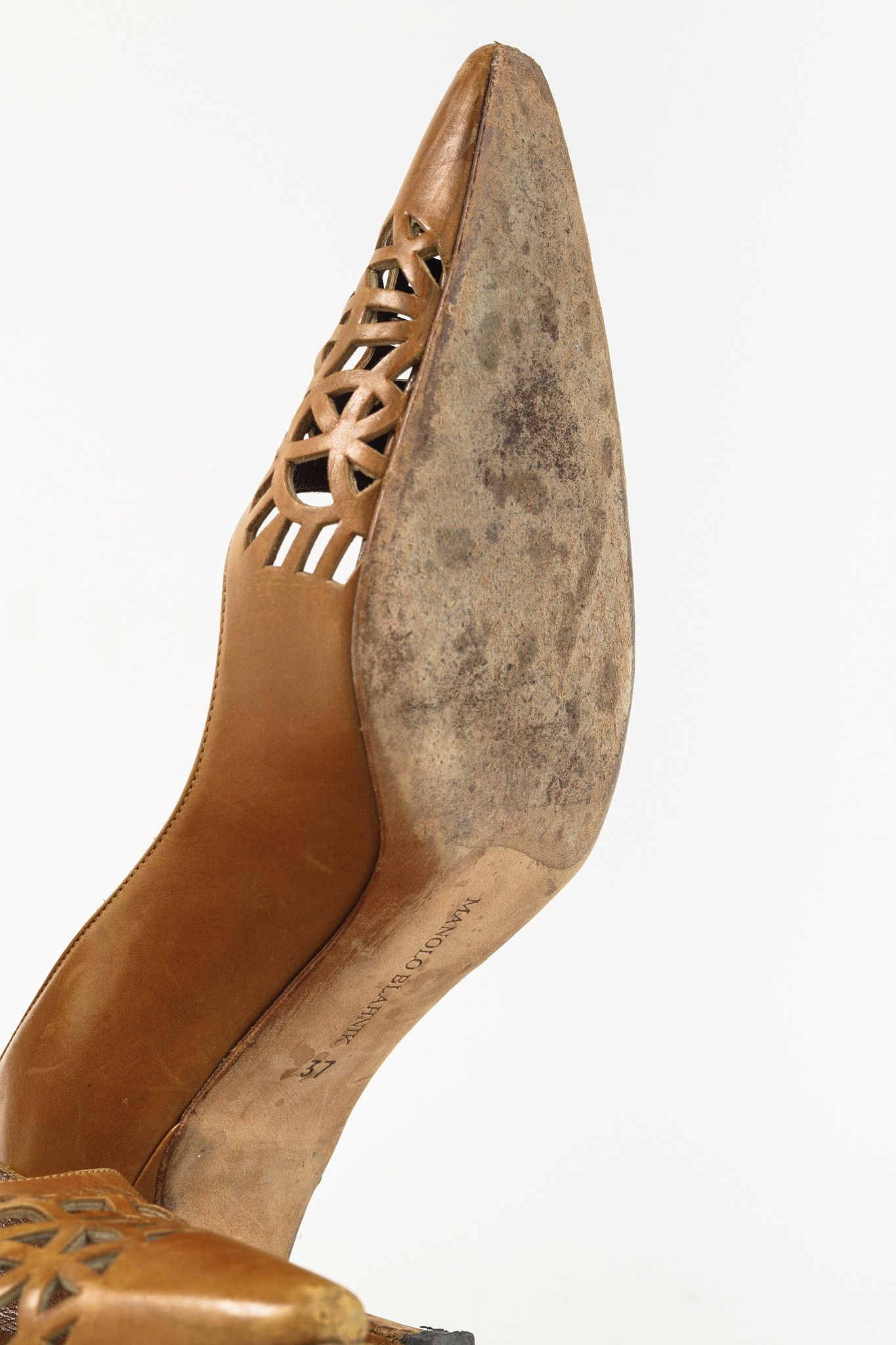 Manolo Blahnik Manolo Blahnik Tan Cut-out Leather Pumps Size US 7 / IT 37 - 5 Thumbnail