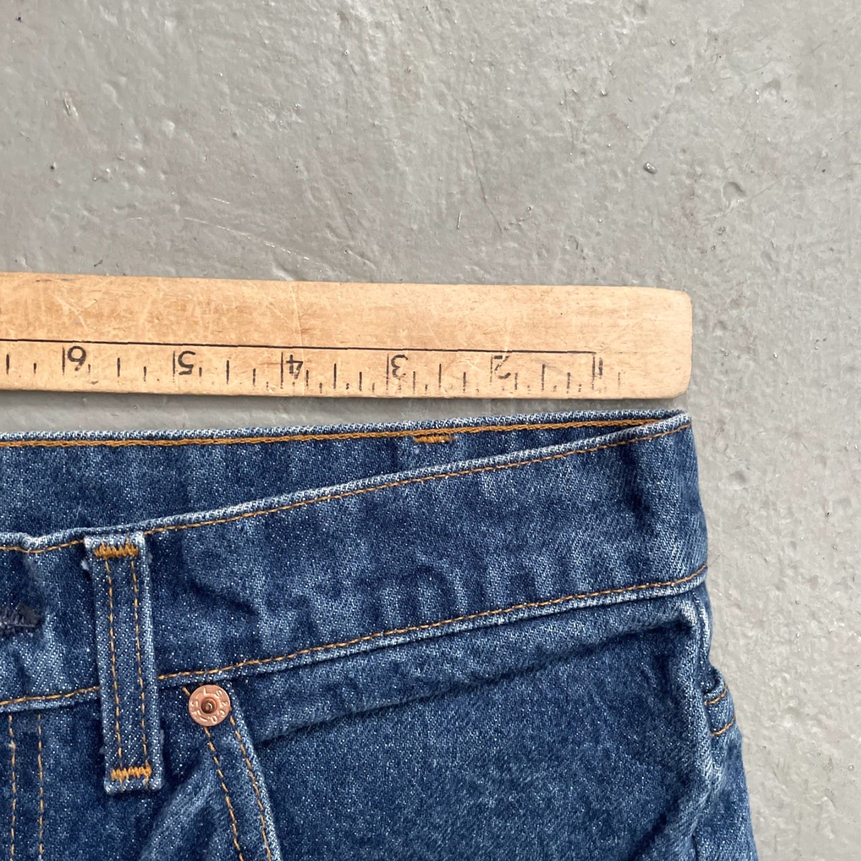 Vintage VINTAGE Levi's 505 Jeans Straight Medium Wash Blue USA 80s 90s 30x30 Mens Size US 30 / EU 46 - 6 Thumbnail