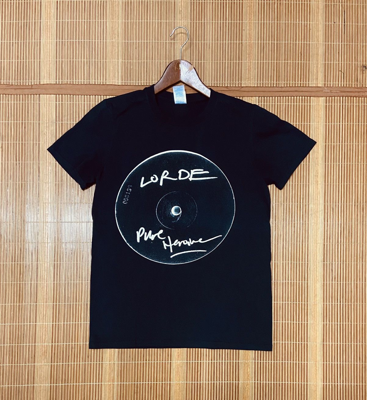 Band Tees LORDE "PURE HEROINE ALBUM COVER" TEE Size US S / EU 44-46 / 1 - 1 Thumbnail
