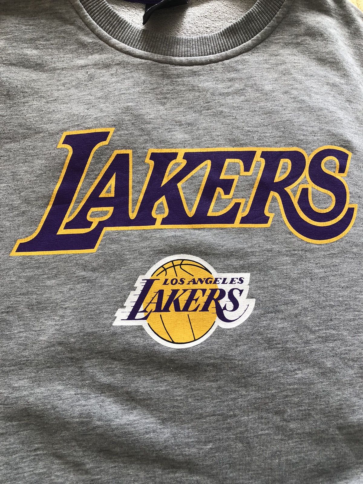NBA LOS ANGELES LAKERS NBA VINTAGE LOGO NEW ERA SWEATSHIRT Size US M / EU 48-50 / 2 - 2 Thumbnail