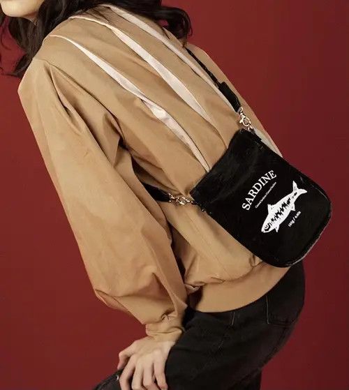Japanese Brand × Vintage Retro 90s crinkle faux leather crossbody pouch bag Size ONE SIZE - 2 Thumbnail