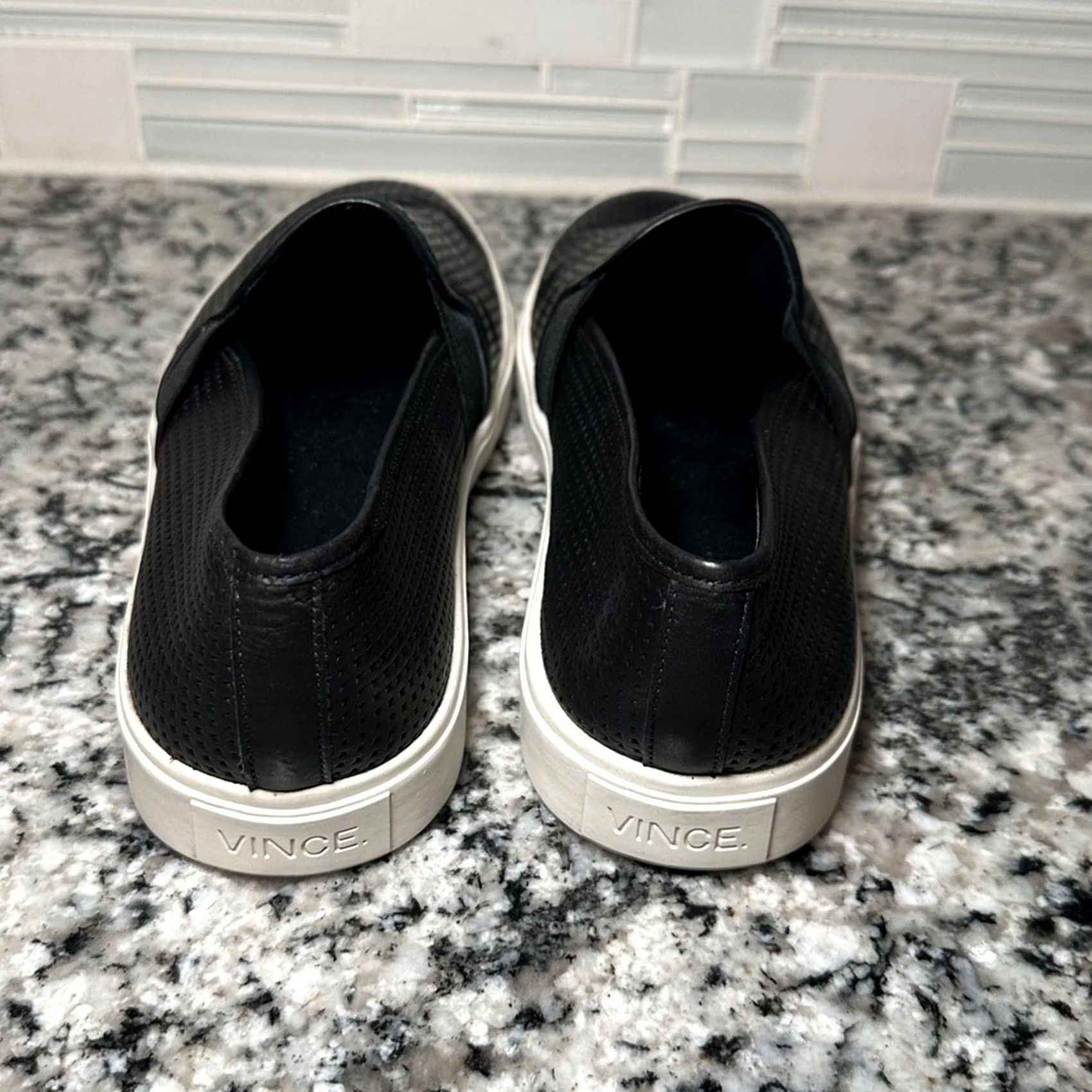 Vince Vince Slip On Sneakers 7 Women Black Mens? No - Women US 7 Slip On Shoes Vince Black 7 Women Size US 7 / IT 37 - 4 Thumbnail