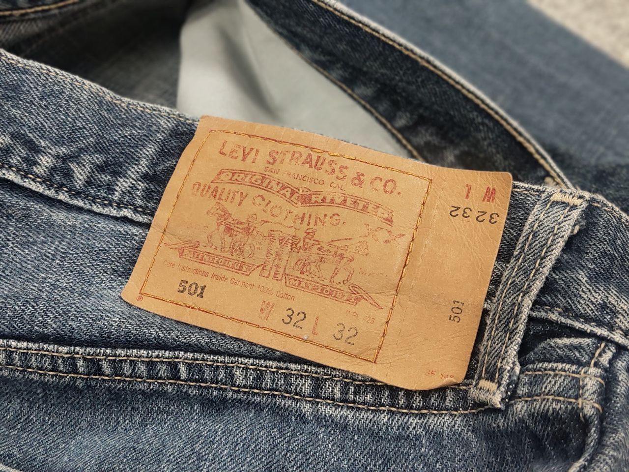 Levi's Vintage 90's Levi's 501 USA Perfect Faded Blue denim Jeans Size US 32 / EU 48 - 13 Thumbnail