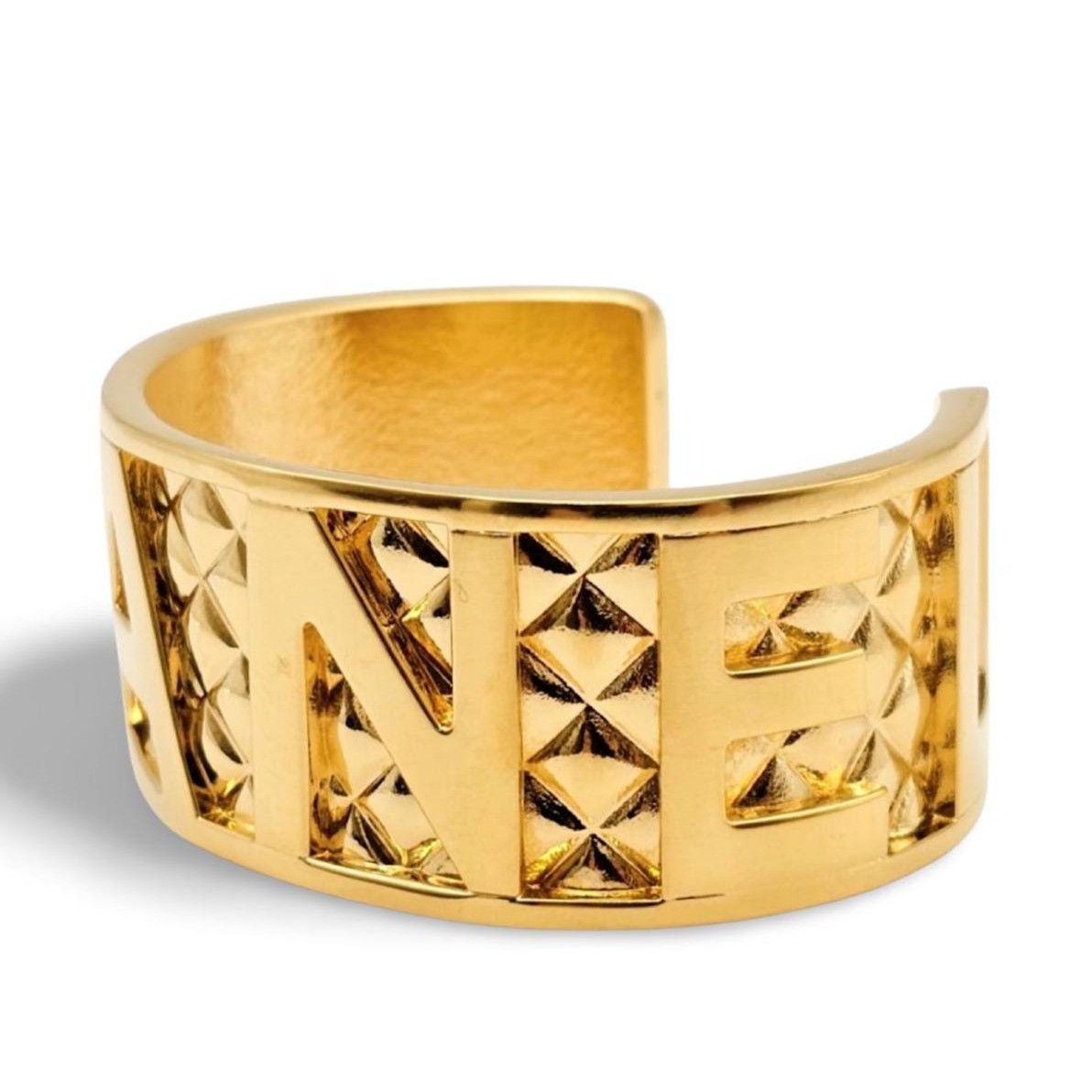 Chanel MINT. Vintage Chanel matelasse golden cuff link bangle Size ONE SIZE - 3 Thumbnail