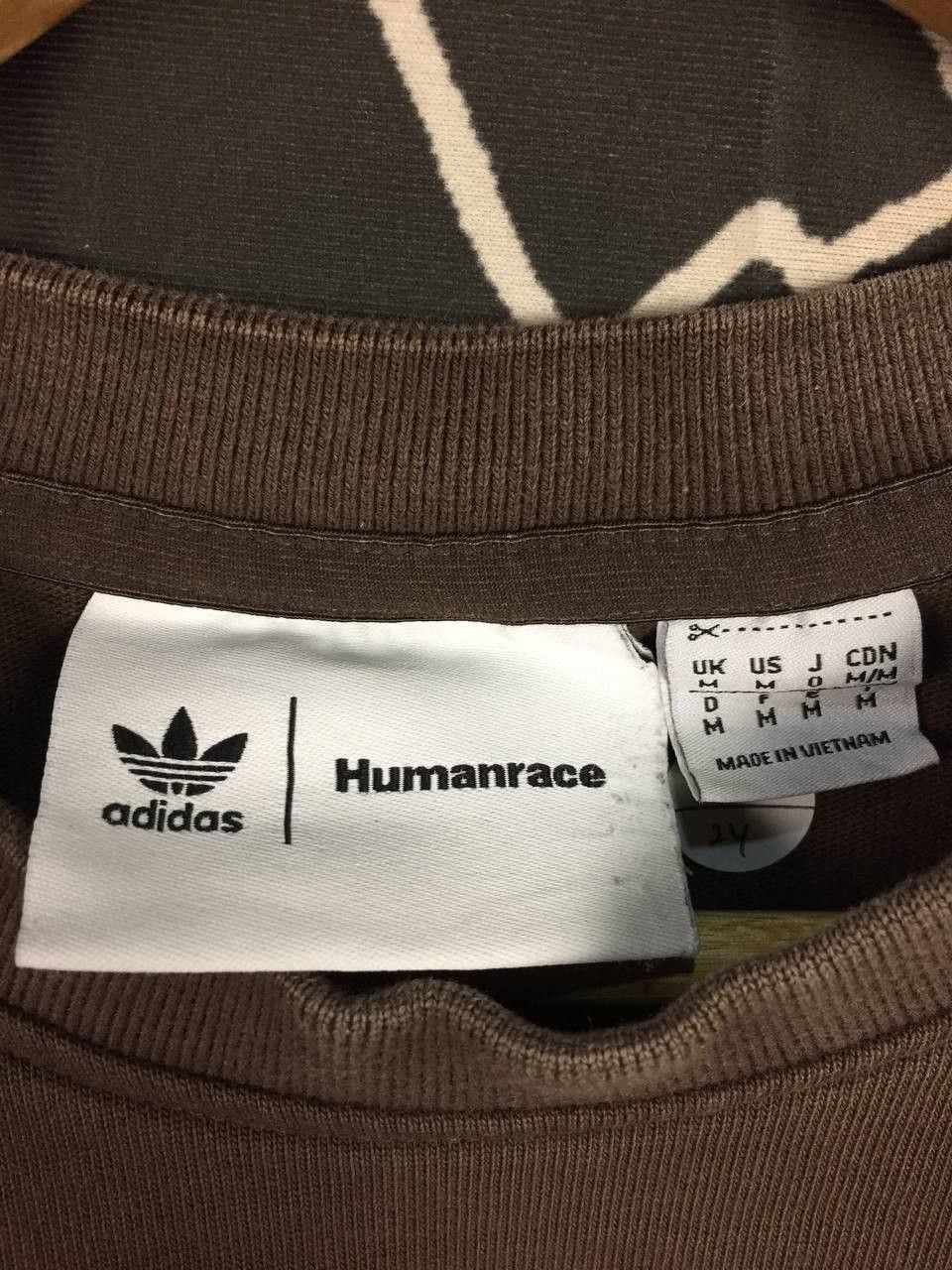 Adidas Adidas Humanrace Pharrell Williams Minimalist Logo Tee Size US M / EU 48-50 / 2 - 6 Thumbnail