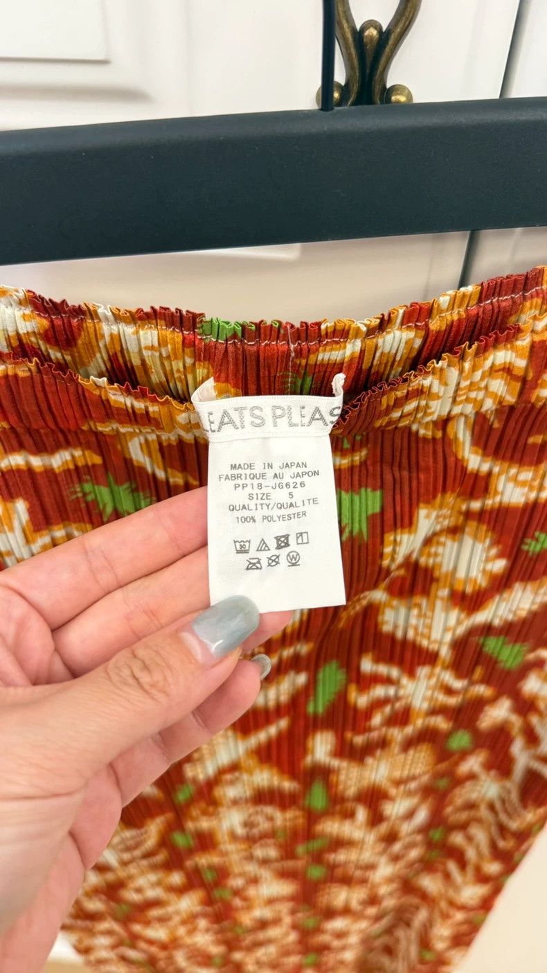 Issey Miyake Issey Miyake size:5 A retro, out-of-print red skirt Size 31" - 2 Thumbnail
