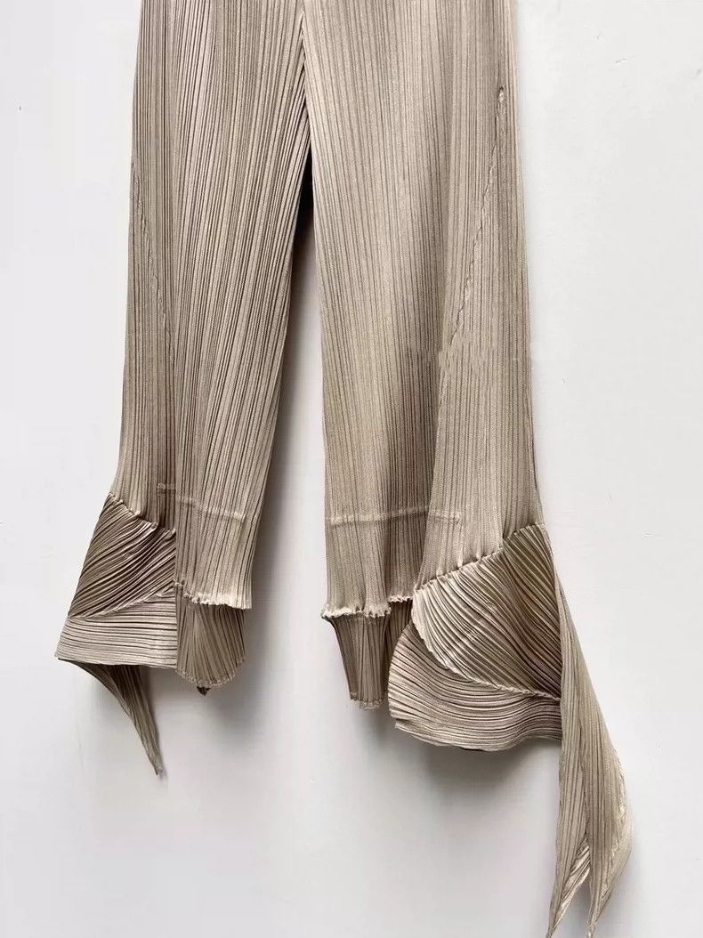 Issey Miyake Issey Miyake size:3 Beige pleated irregular-shaped pants Size 31" - 2 Thumbnail