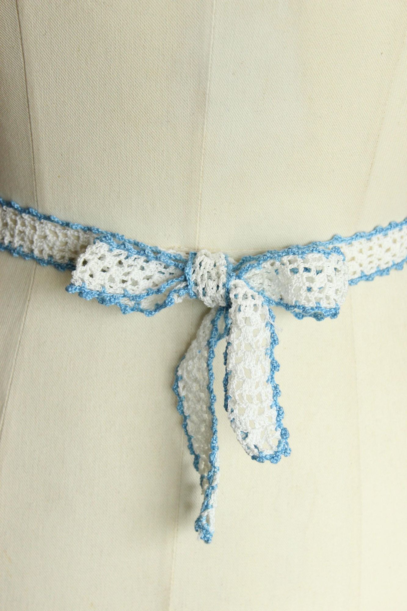 Vintage Vintage 1950s 1960s Half Apron, Crocheted in White and Blue, Size ONE SIZE - 9 Thumbnail