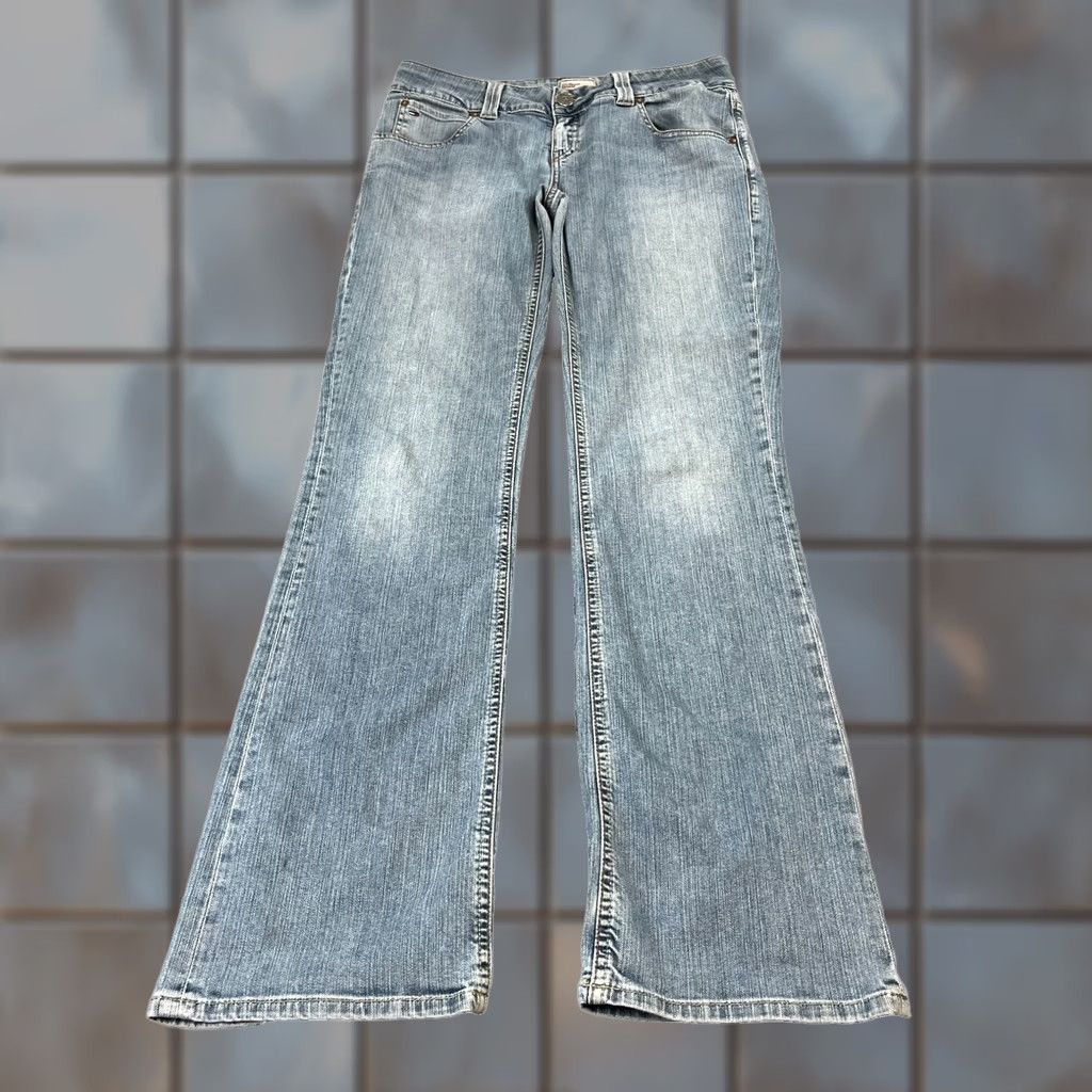 Tommy Hilfiger Tommy Hilfiger Sally Jeans Bootcut Womens 12 Light Wash Blue 32in Inseam 5-Pocket Denim Slim Straight Rise Mid Vintage No Size 34" / US 12 / IT 48 - 1 Thumbnail