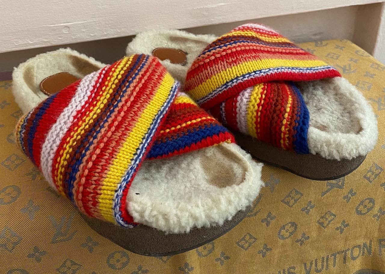 $725 Chloe Wavy Knit Genuine Shearling Lined Slide Sandals