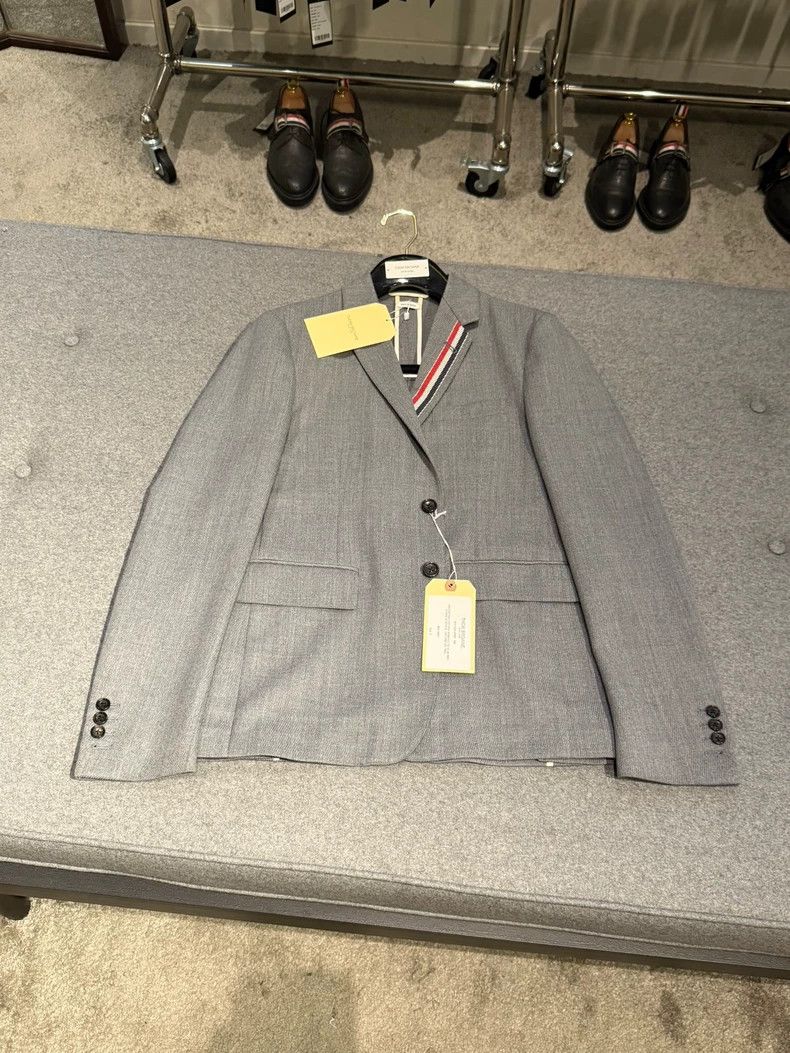 Thom Browne Thom Browne size4 A three-color collar on a suit Size 42R - 3 Thumbnail