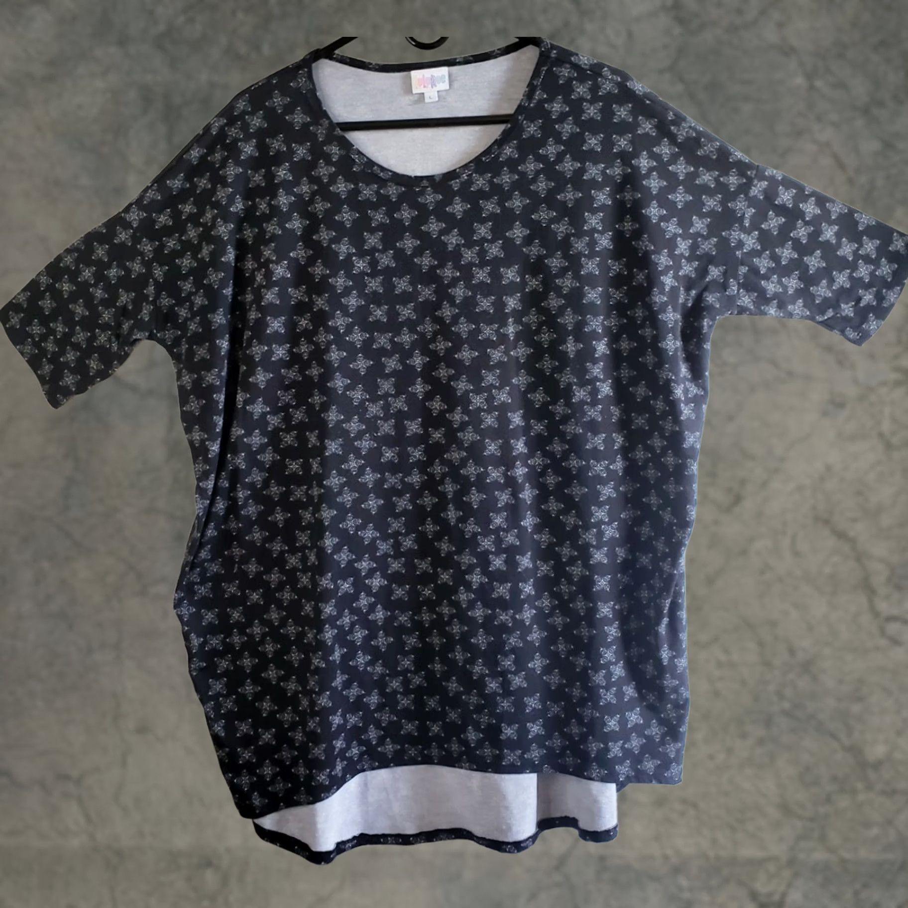 Vintage VINTAGE LuLaRoe Shirt Geometric Pattern Top Pullover Short Sleeve Navy Blue Women’s XL Casual Comfort Size XL / US 12-14 / IT 48-50 - 1 Thumbnail