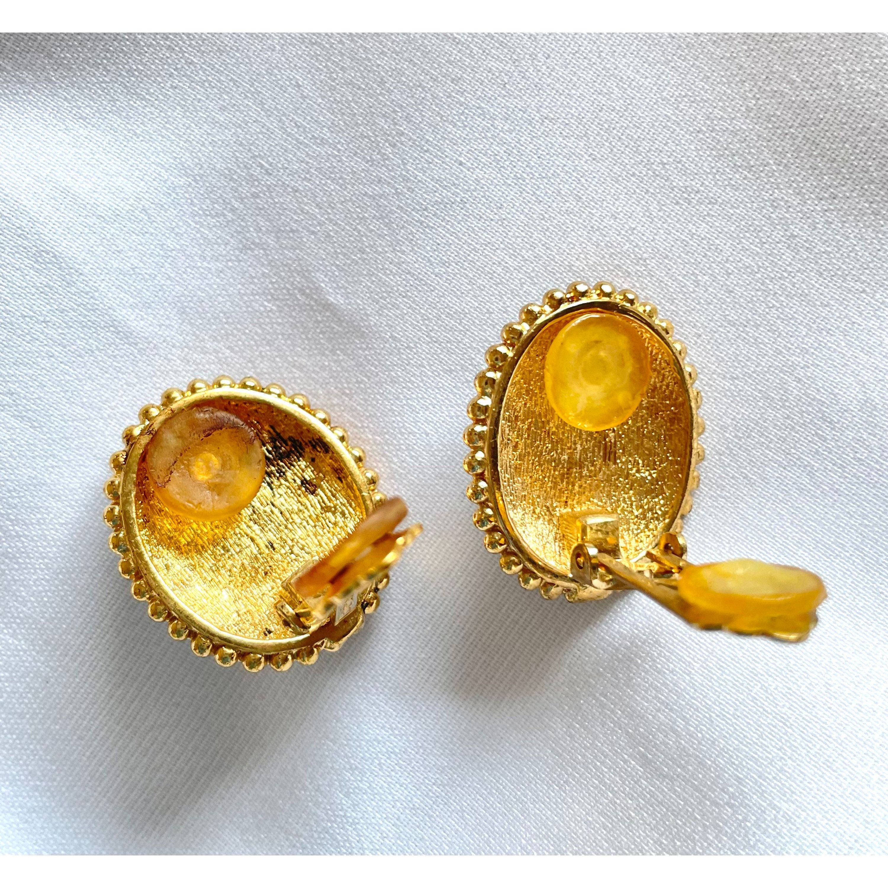 Burberry Vintage Burberry earrings, faux pearl and gold and navy tone Size ONE SIZE - 4 Thumbnail