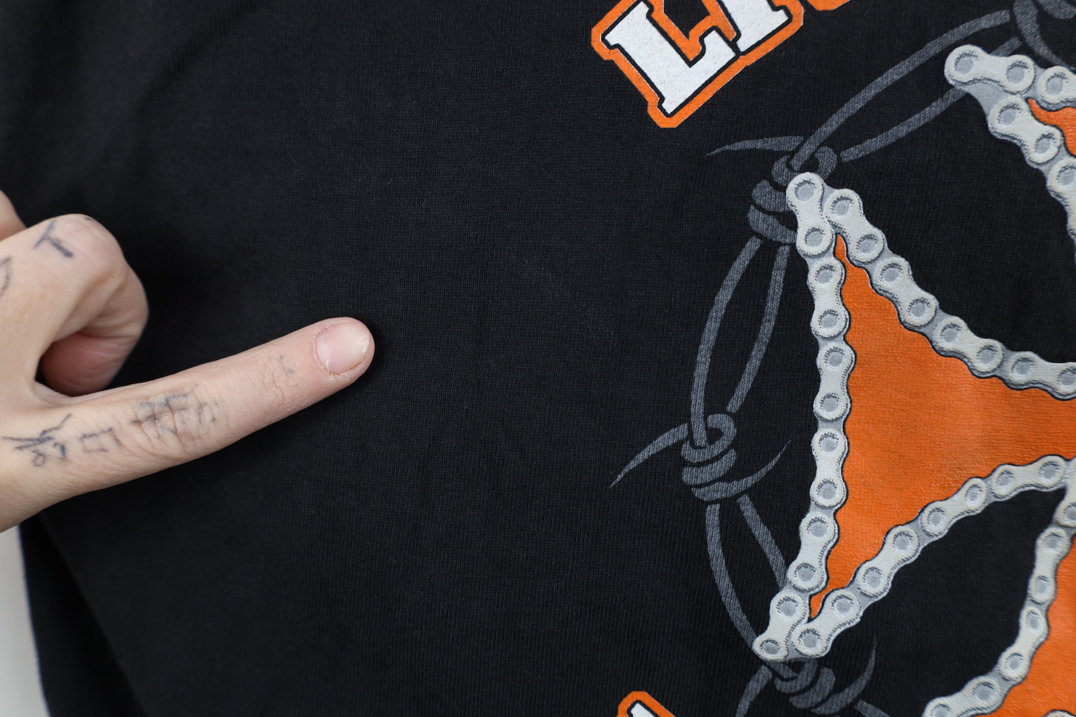Vintage Vintage Y2K Streetwear Wire Iron Cross Motorcycle T-Shirt Size US L / EU 52-54 / 3 - 6 Thumbnail