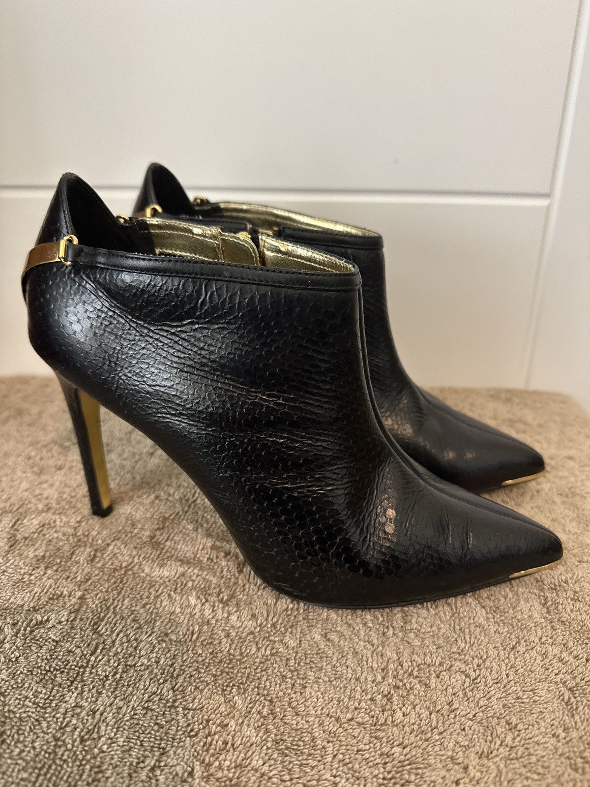 Ted Baker Ted Baker Black Pointed Leather Ankle Boots Size US 10 / IT 40 - 2 Thumbnail