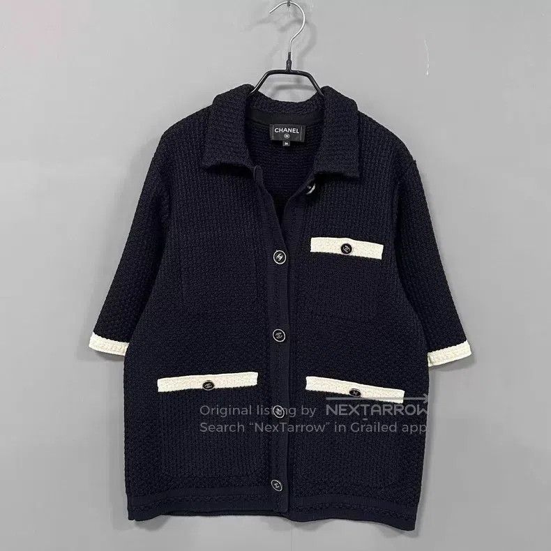Chanel Chanel Black and white color-blocked enamel button short-s Size XS / US 0-2 / IT 36-38 - 1 Thumbnail