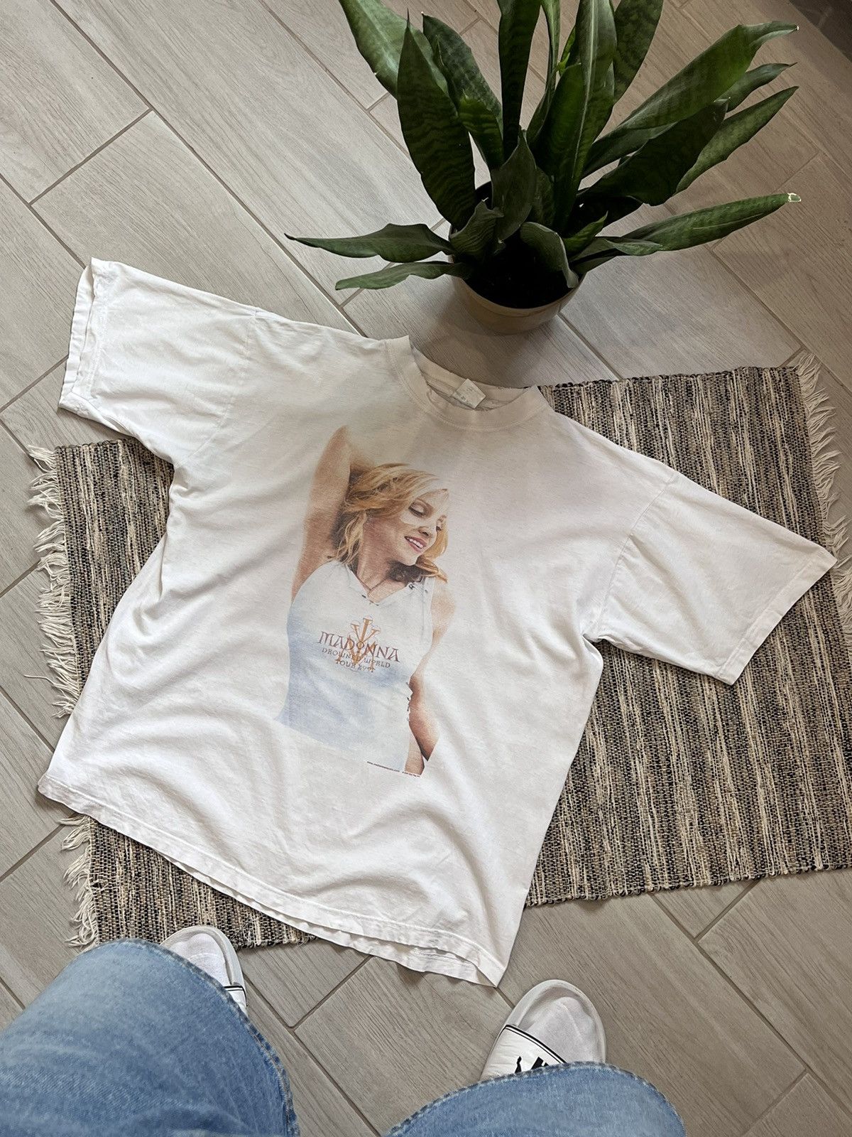 Vintage Madonna 2001 Tour T-Shirt Fade distressed Y2K