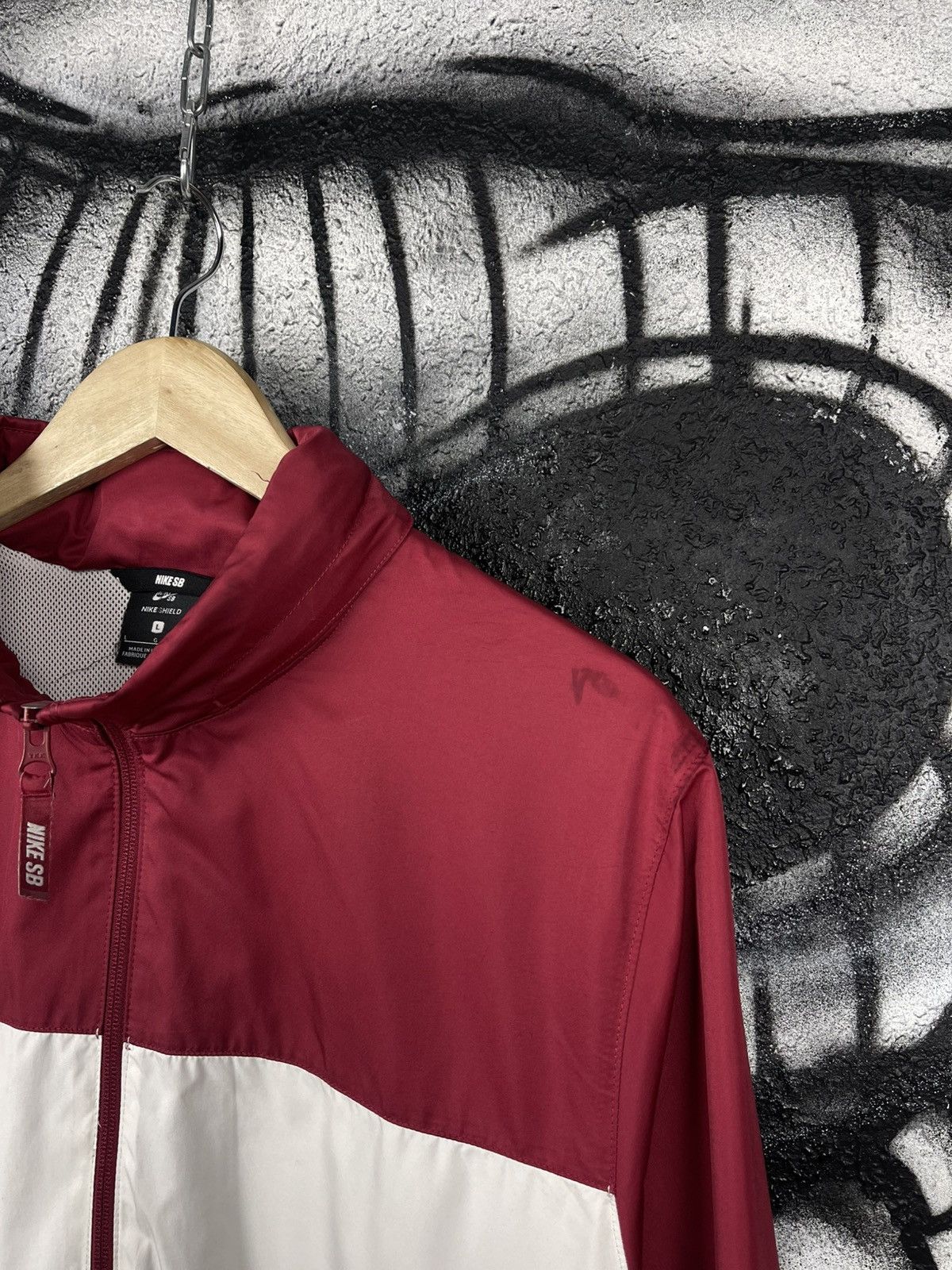 Nike SB Nike SB Windbreaker Hooded Skateboarding Jacket Men’s Size L Size US L / EU 52-54 / 3 - 8 Thumbnail