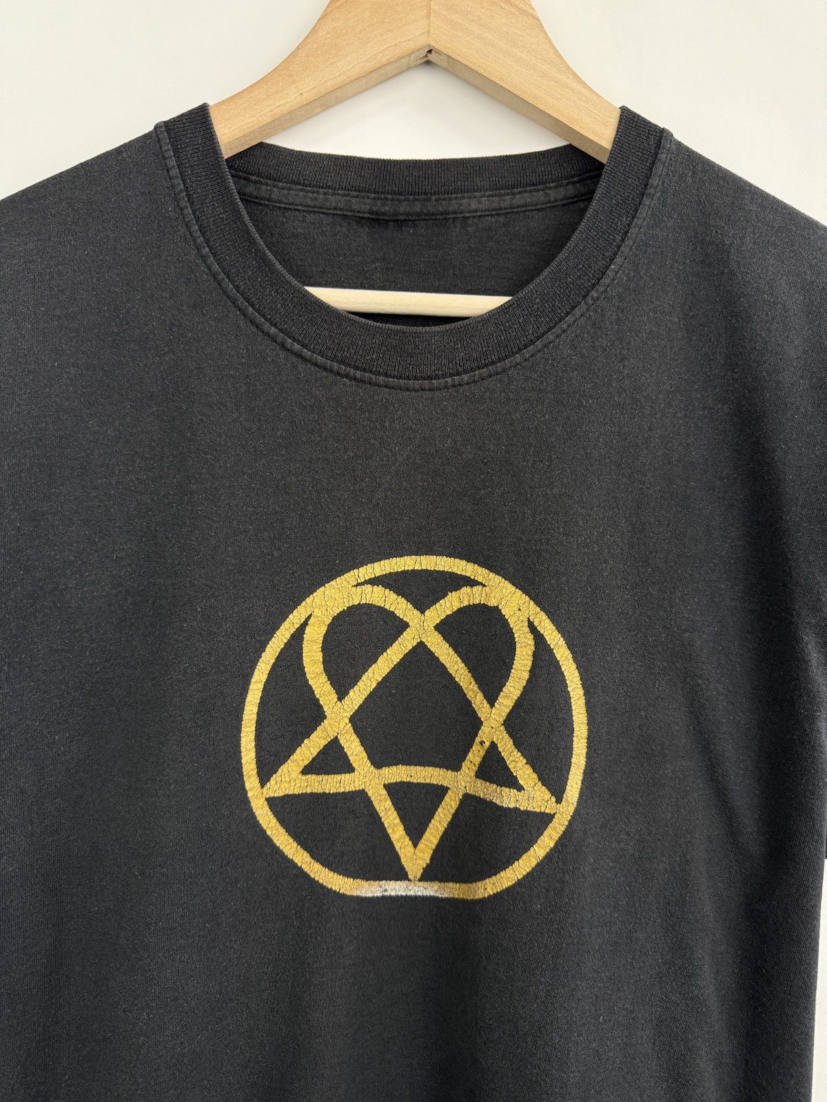 Band Tees Vintage 90s HIM Heartagram T-Shirt Band Metal Rare Retro Y2K Size US M / EU 48-50 / 2 - 5 Thumbnail