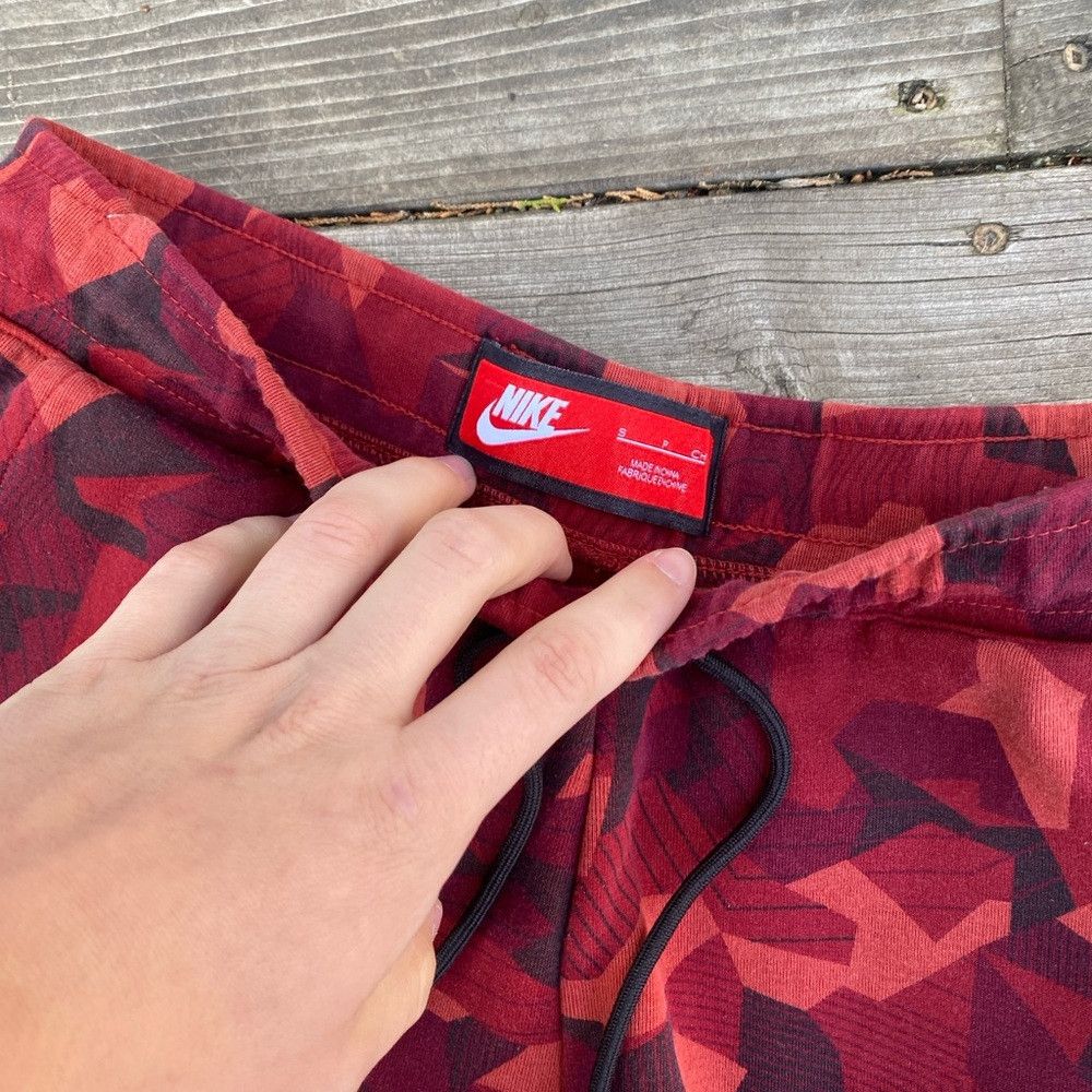 Nike Nike Tech Fleece Sportswear Red Camouflage Sweatpants Red S Size US 32 / EU 48 - 4 Thumbnail
