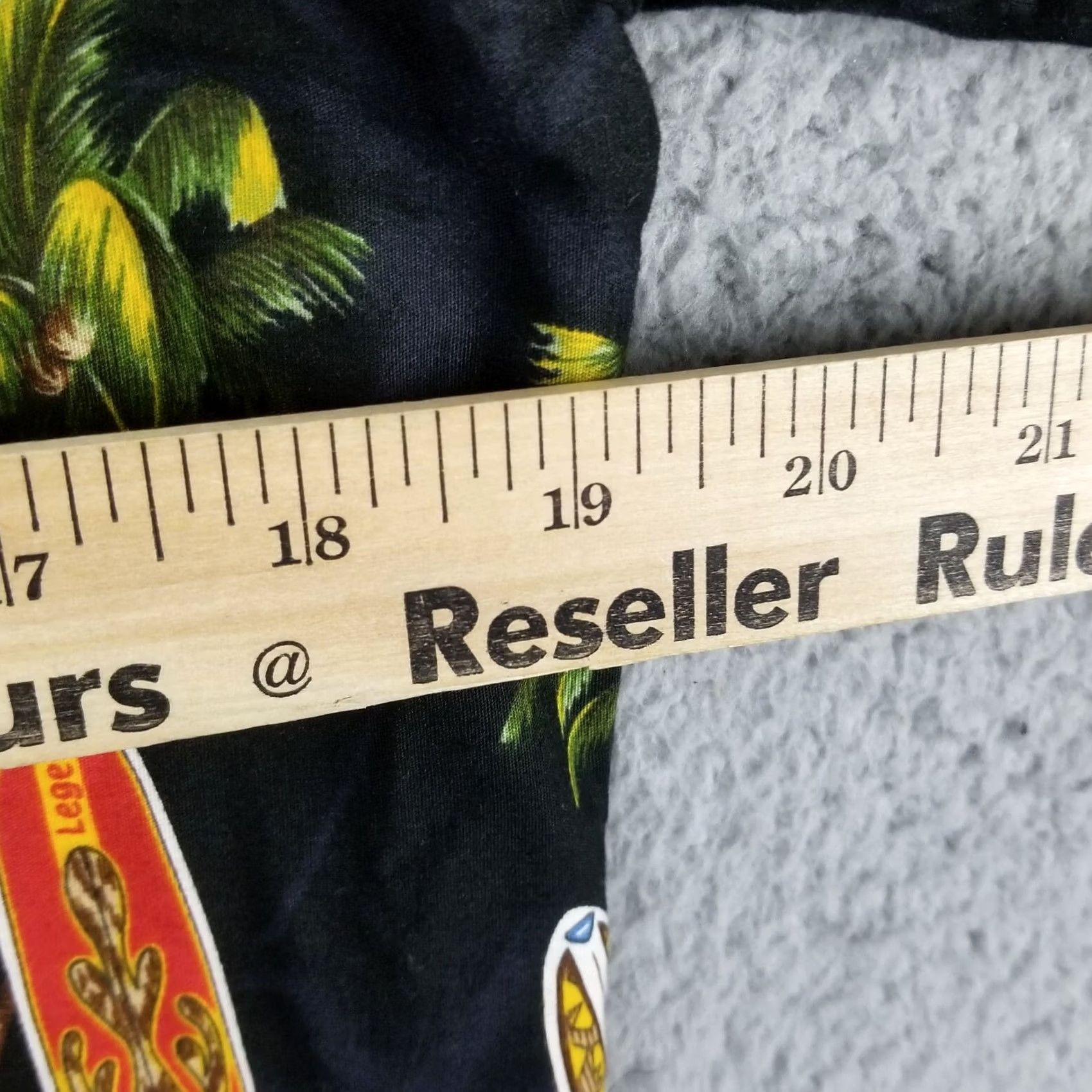 Vintage Vtg Pacific Legend Hawaiian Shirt Mens Medium Black Cotton Short Sleeve Button-Up Collared Cars Theme Surfing 90s Vintage Mens Size US M / EU 48-50 / 2 - 7 Thumbnail