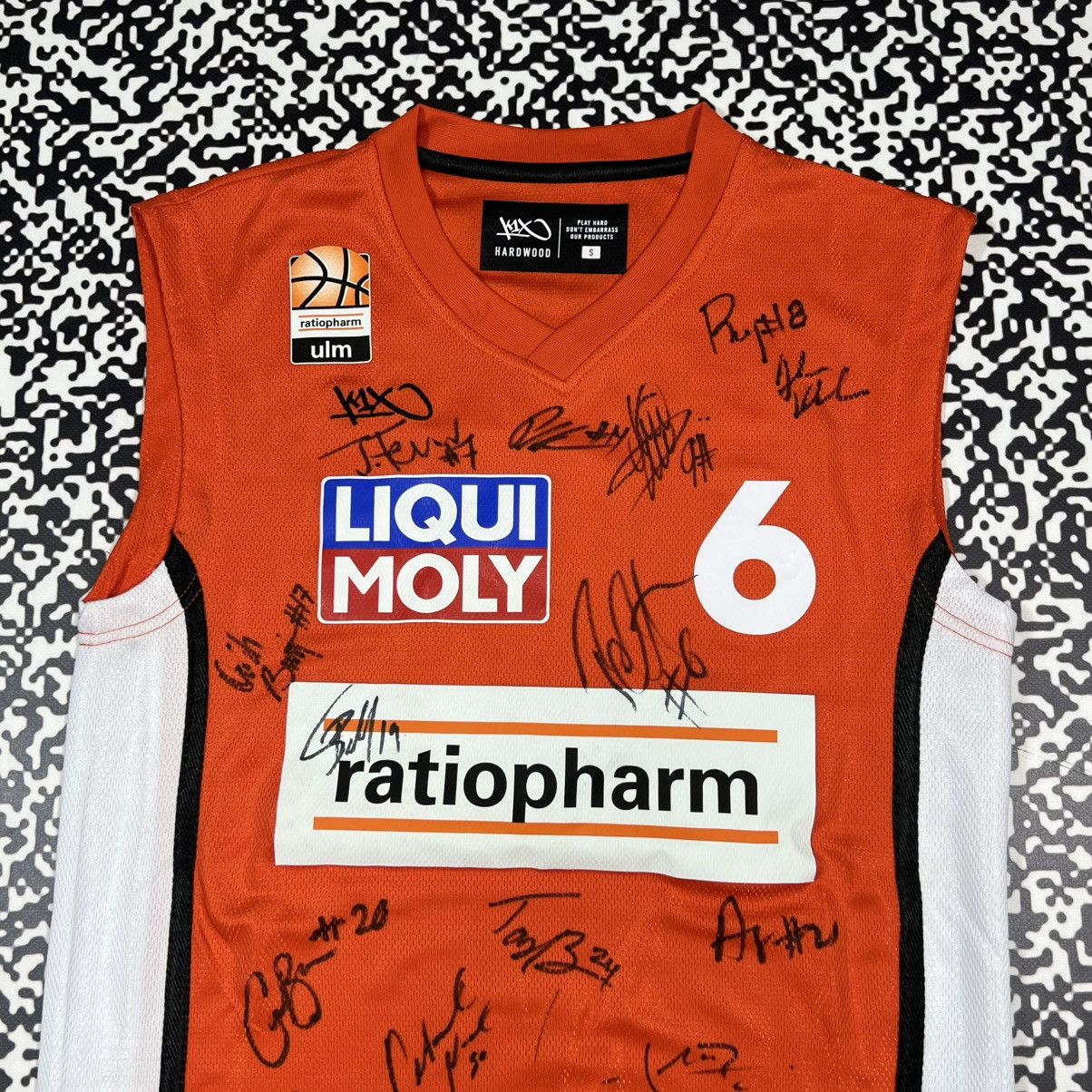 K1X Ratiopharm Ulm Per Gunther Signed Team Basketball Jersey Size US S / EU 44-46 / 1 - 3 Thumbnail