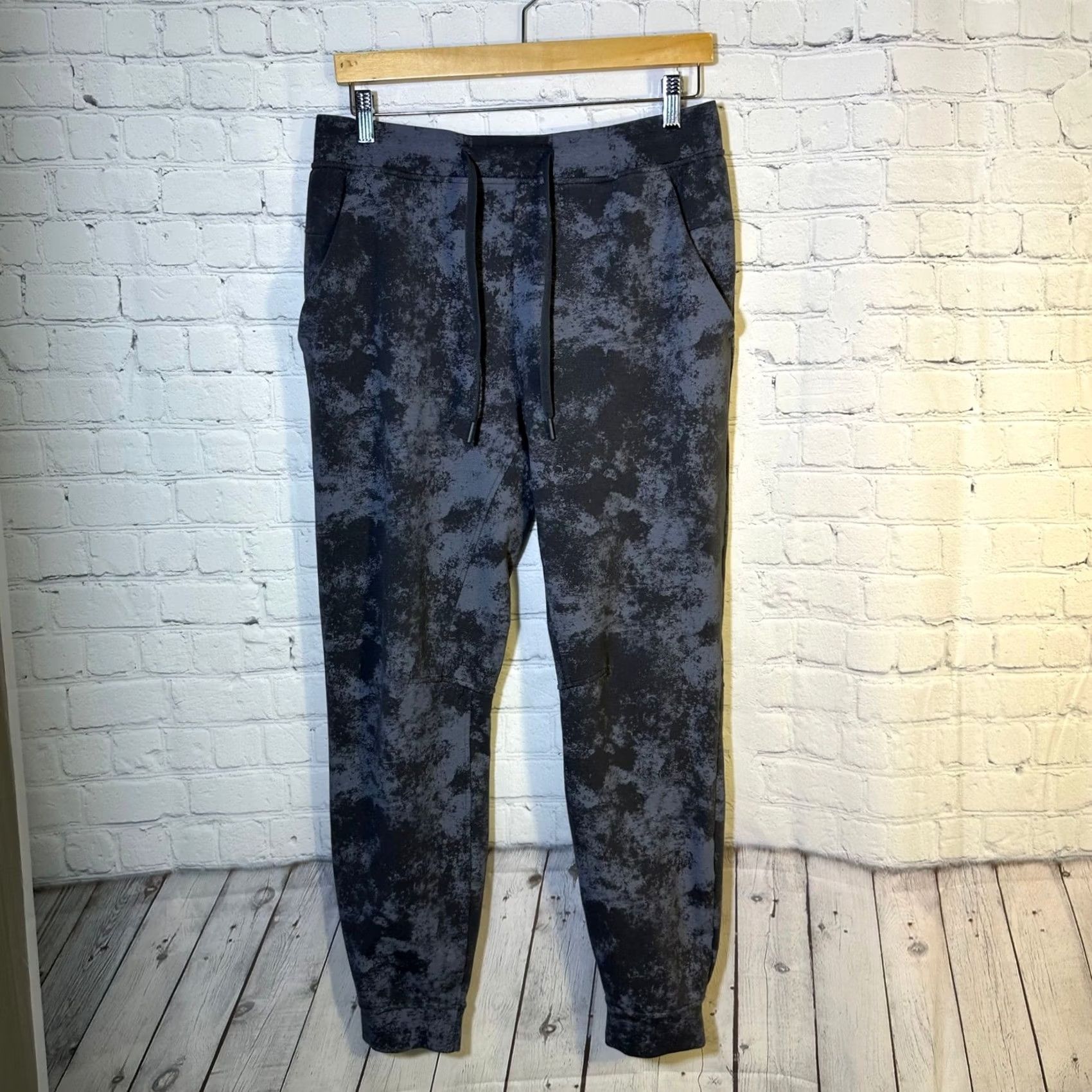 Lululemon Lululemon City Sweat Jogger Grey Black Acid Wash Fleece Pants Mens M Camouflage Zip Pockets Mock Drawstring Waist Athletic Fit Athletic Mens Shoes? Size US 31 - 2 Thumbnail