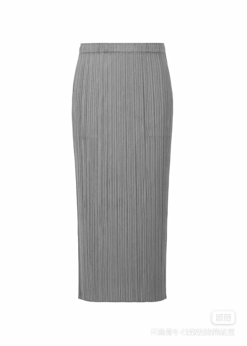 Issey Miyake size:1 A dark grey skirt
