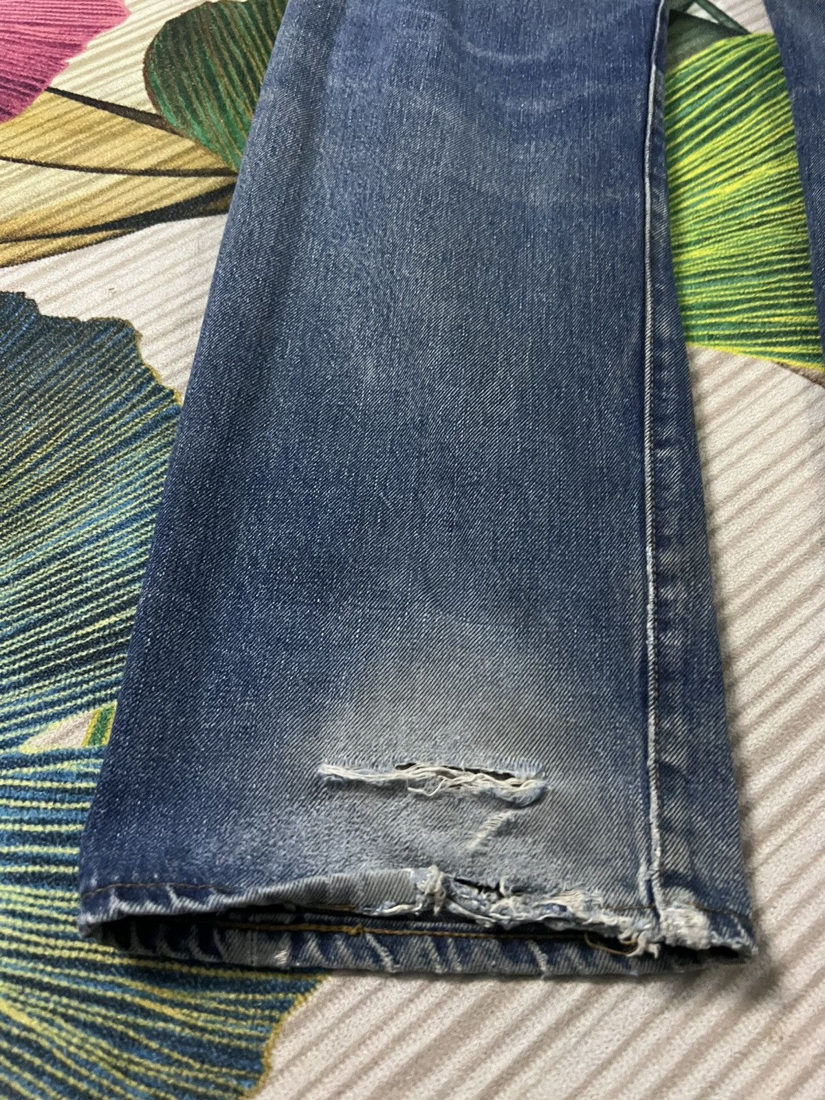 Levi's Vintage 1993 Levis 501 E Selvedge Distressed Ripped Jean Size US 29 - 14 Thumbnail