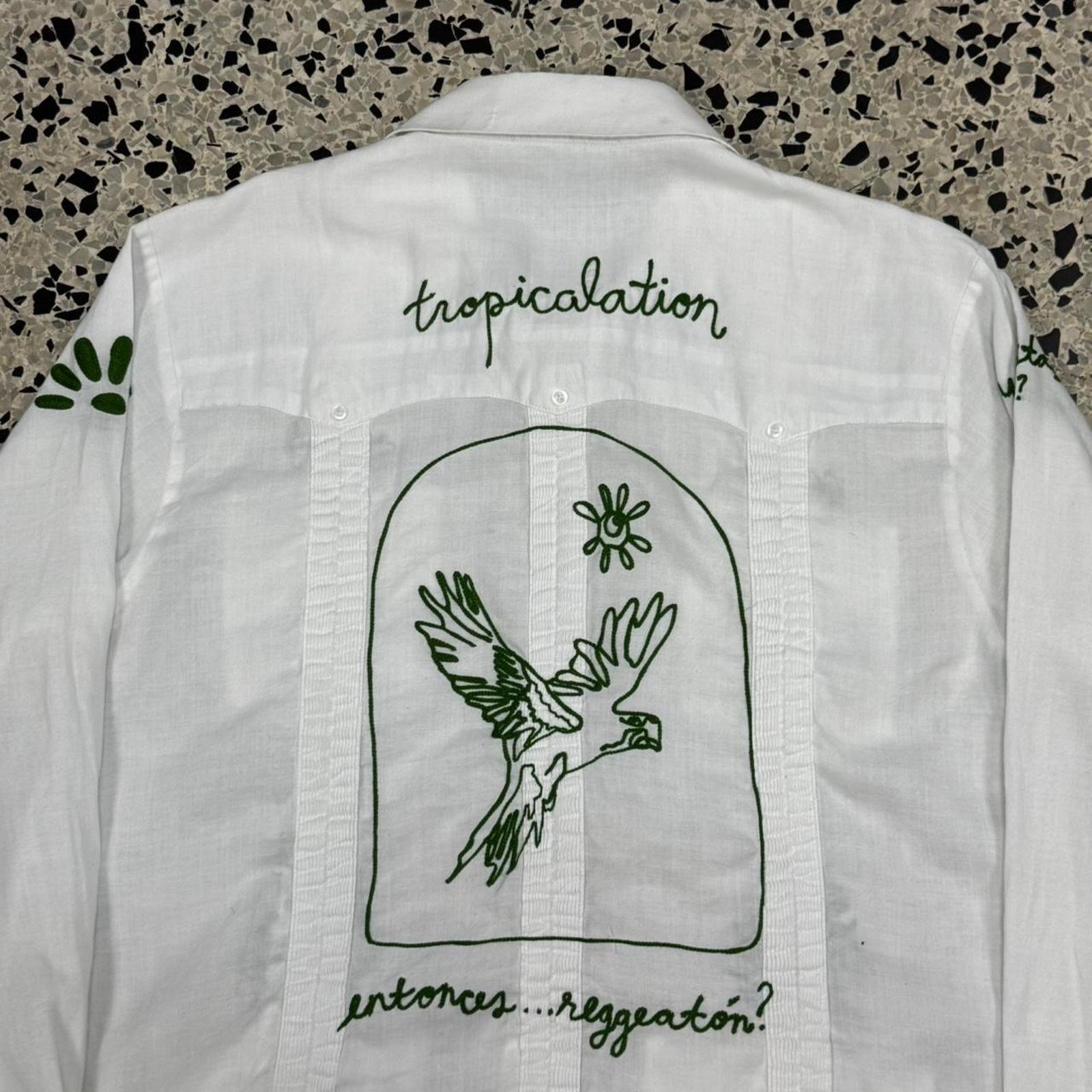 Cubavera GALA OCTUVRE CHAIN STITCH GUAYABERA L/S BUTTON DOWN SHIRT: Size US XL / EU 56 / 4 - 5 Thumbnail