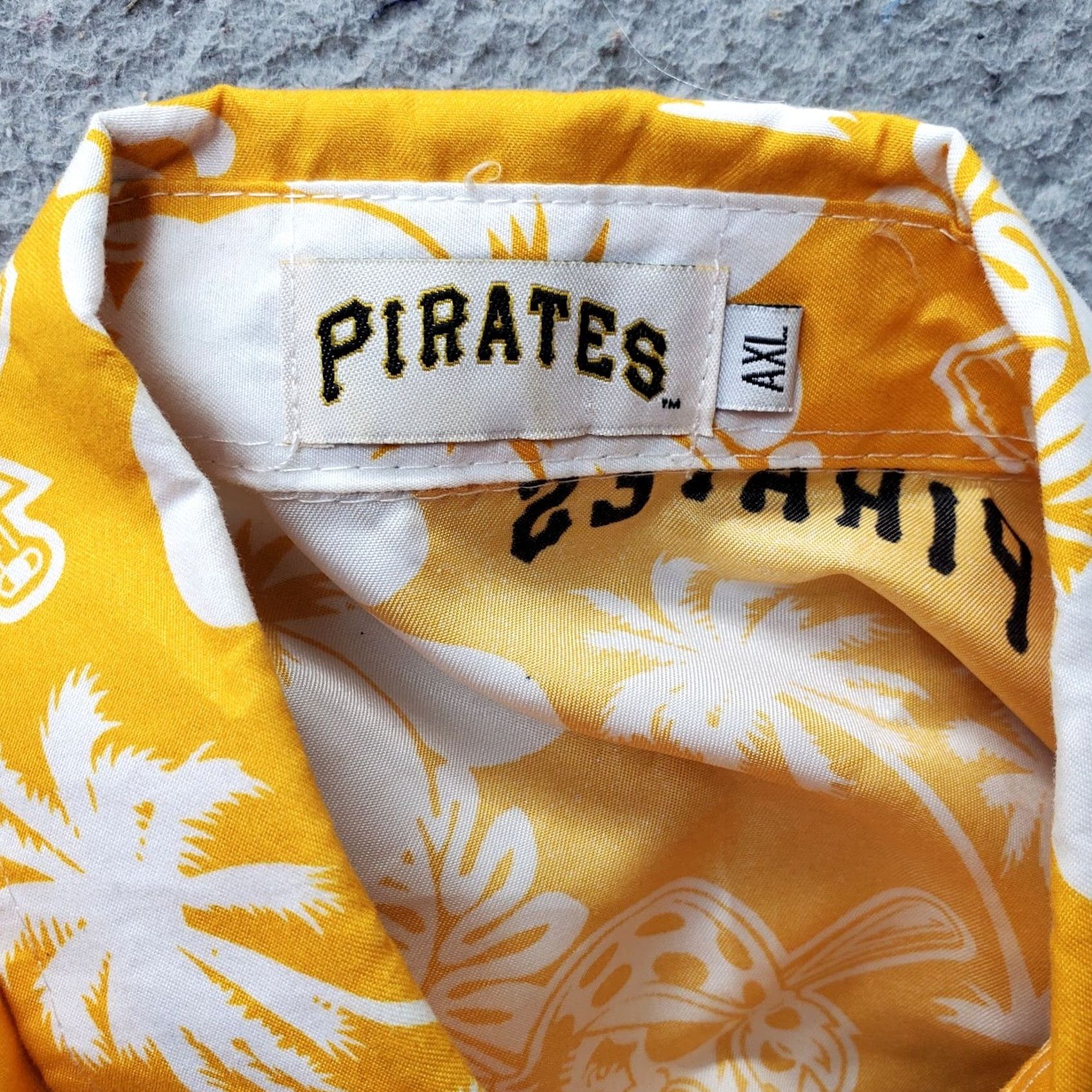 MLB Pirates MLB Hawaiian Shirt Mens XL Multicolor Floral Short Sleeve Button-Up Shirt Size US XL / EU 56 / 4 - 7 Thumbnail