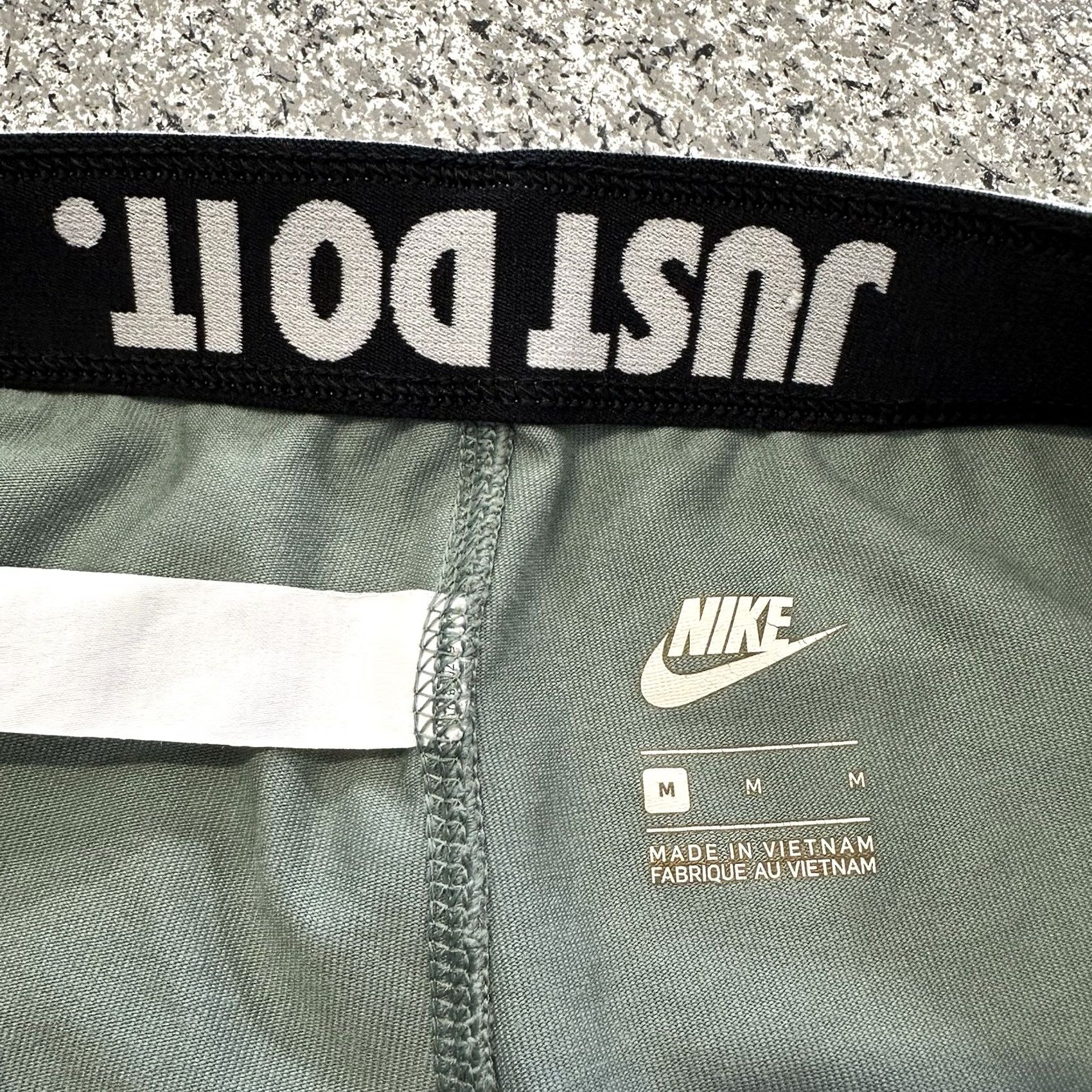 Nike Nike Leggings Womens M Casual Solid Green Lightweight Cotton Polyester Spandex Pockets Regular Inseam 23in - Nike Pants Size 32" / US 10 / IT 46 - 5 Thumbnail