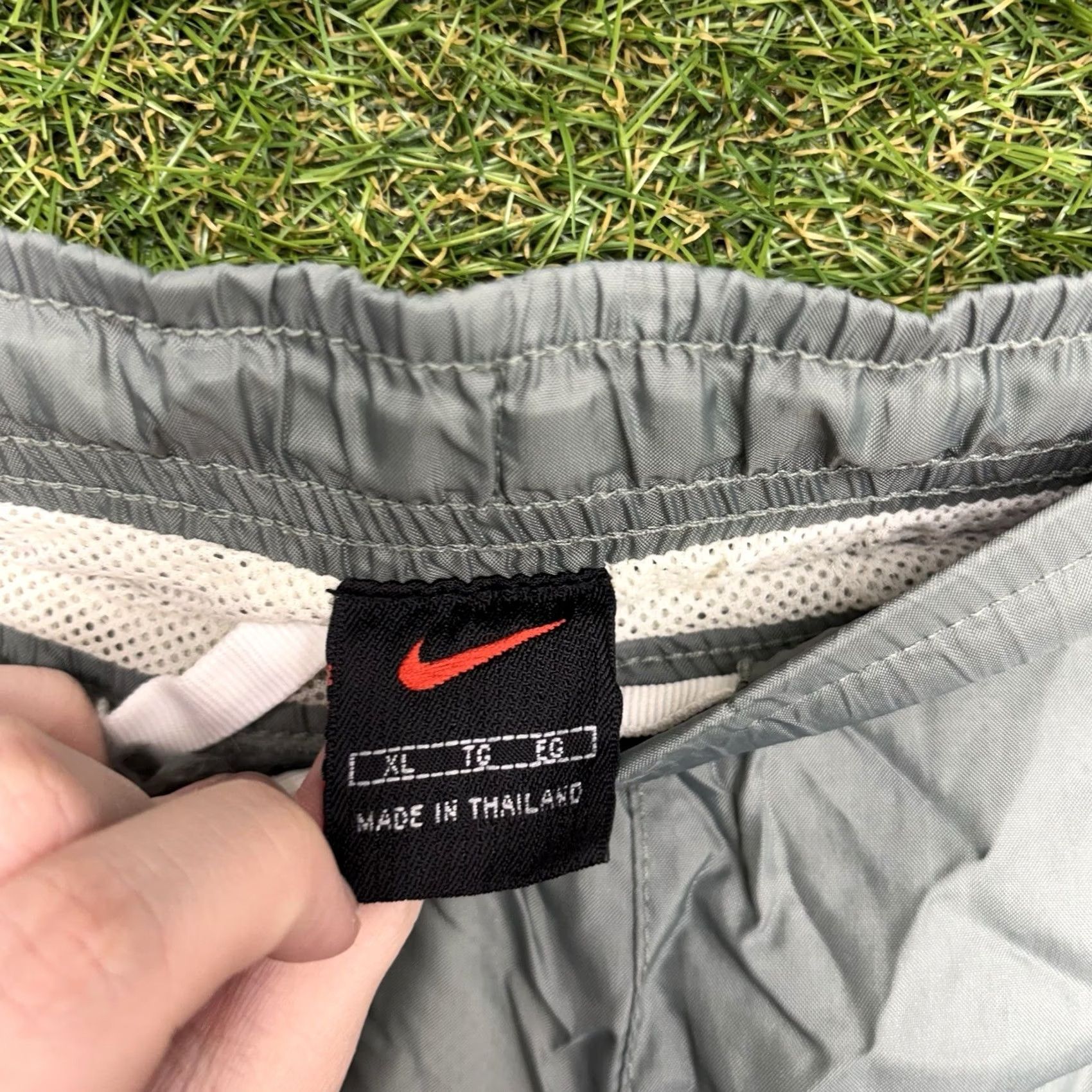 Nike VINTAGE Nike Swim Bottoms Mens XL Green Nylon Trunks 90s Swoosh Y2K Size US 36 / EU 52 - 7 Thumbnail