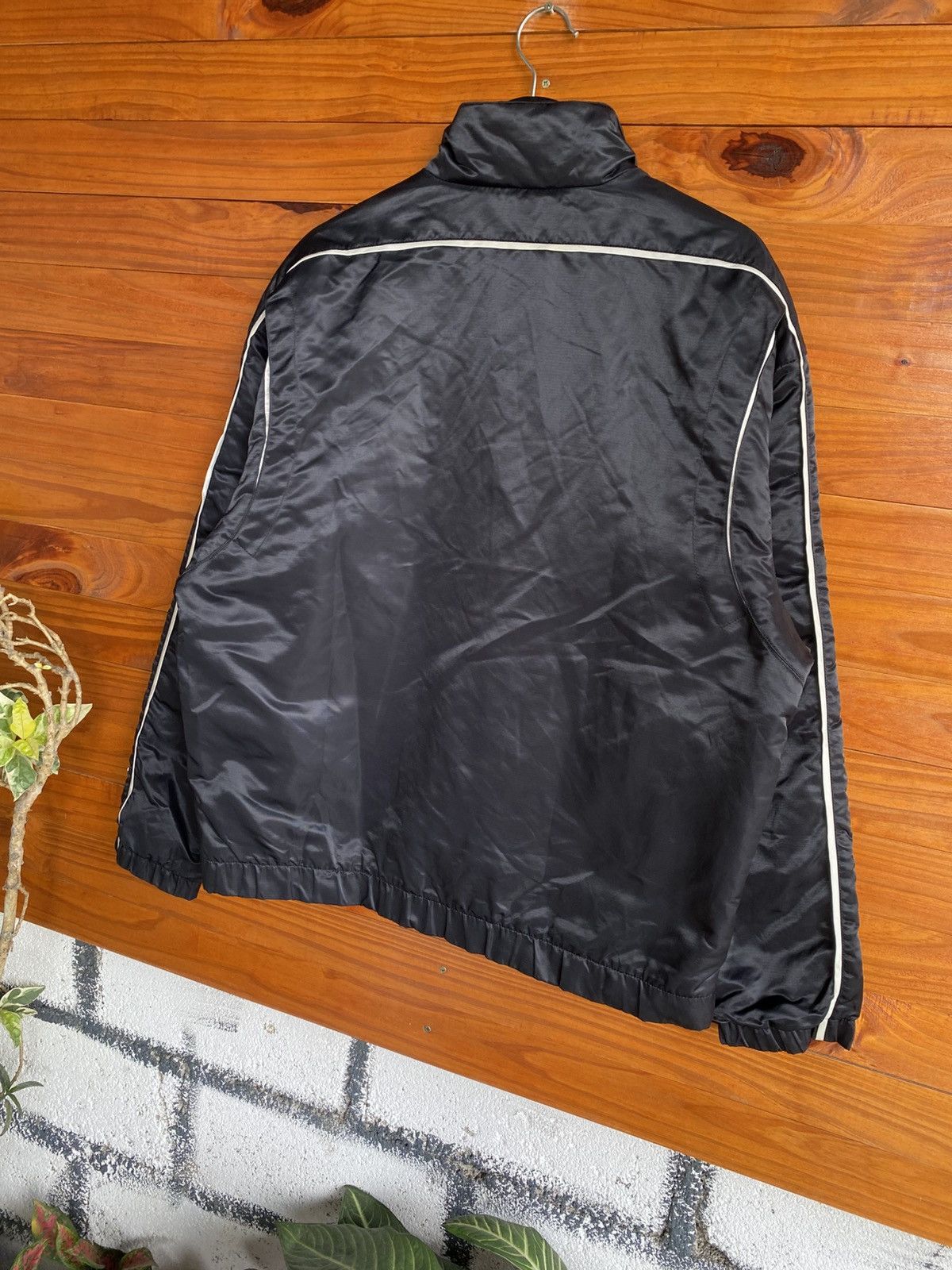 Nike Nike “INVOICE” Black Padded Team Jacket Vintage Sportswear Size US L / EU 52-54 / 3 - 15 Thumbnail